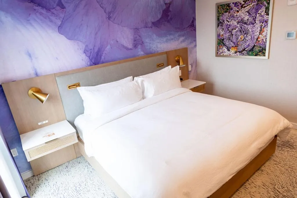 Bed in Iris Hotel Boston