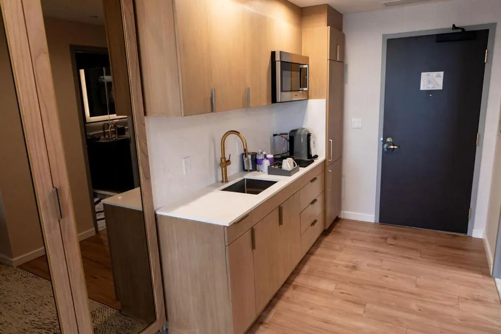 Kitchen or kitchenette in Iris Hotel Boston