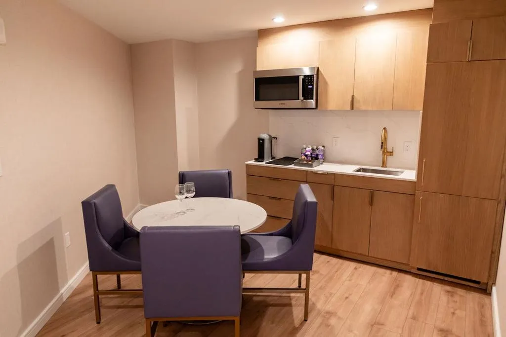 Kitchen or kitchenette in Iris Hotel Boston