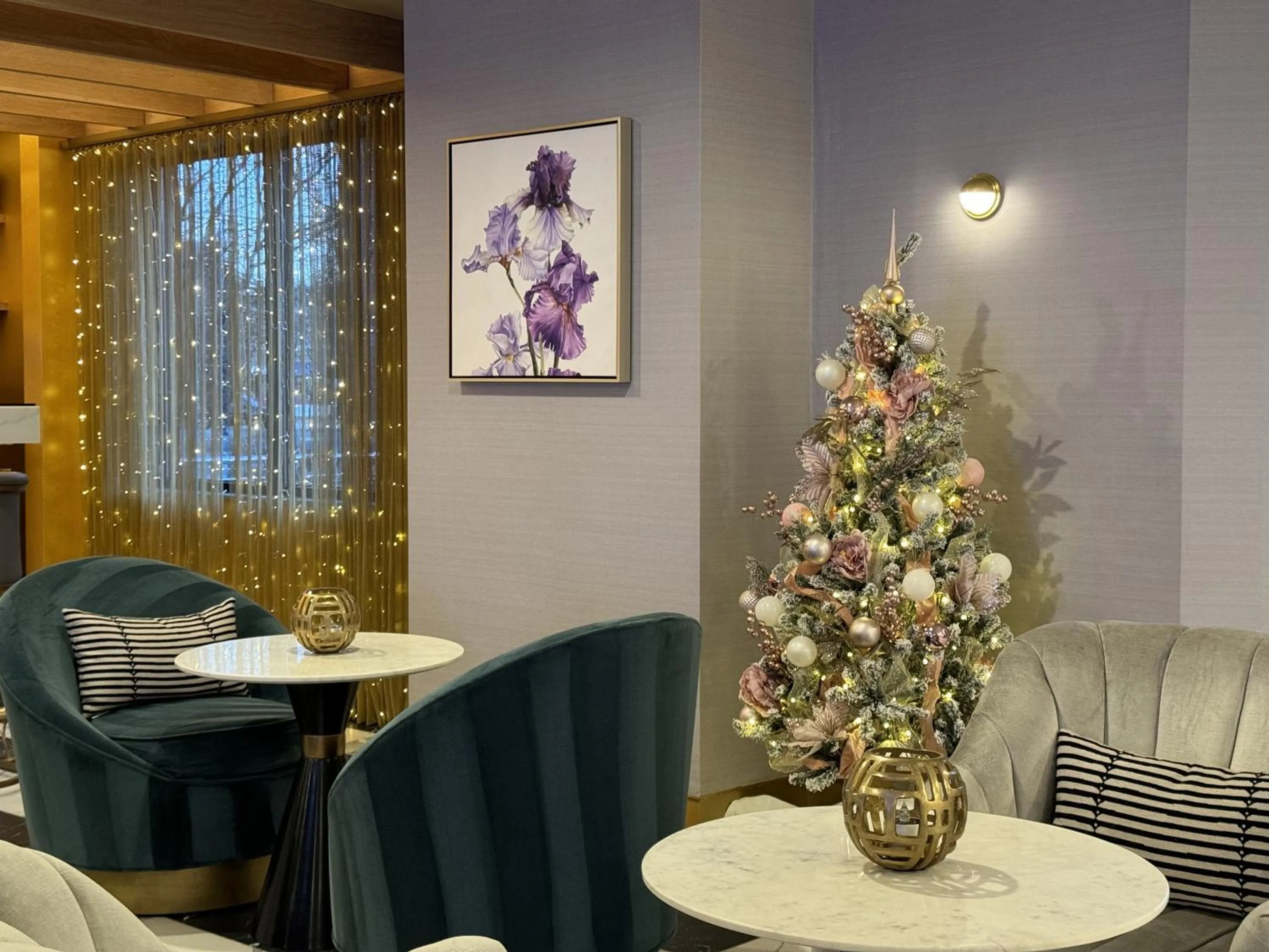 Seating area in Iris Hotel Boston