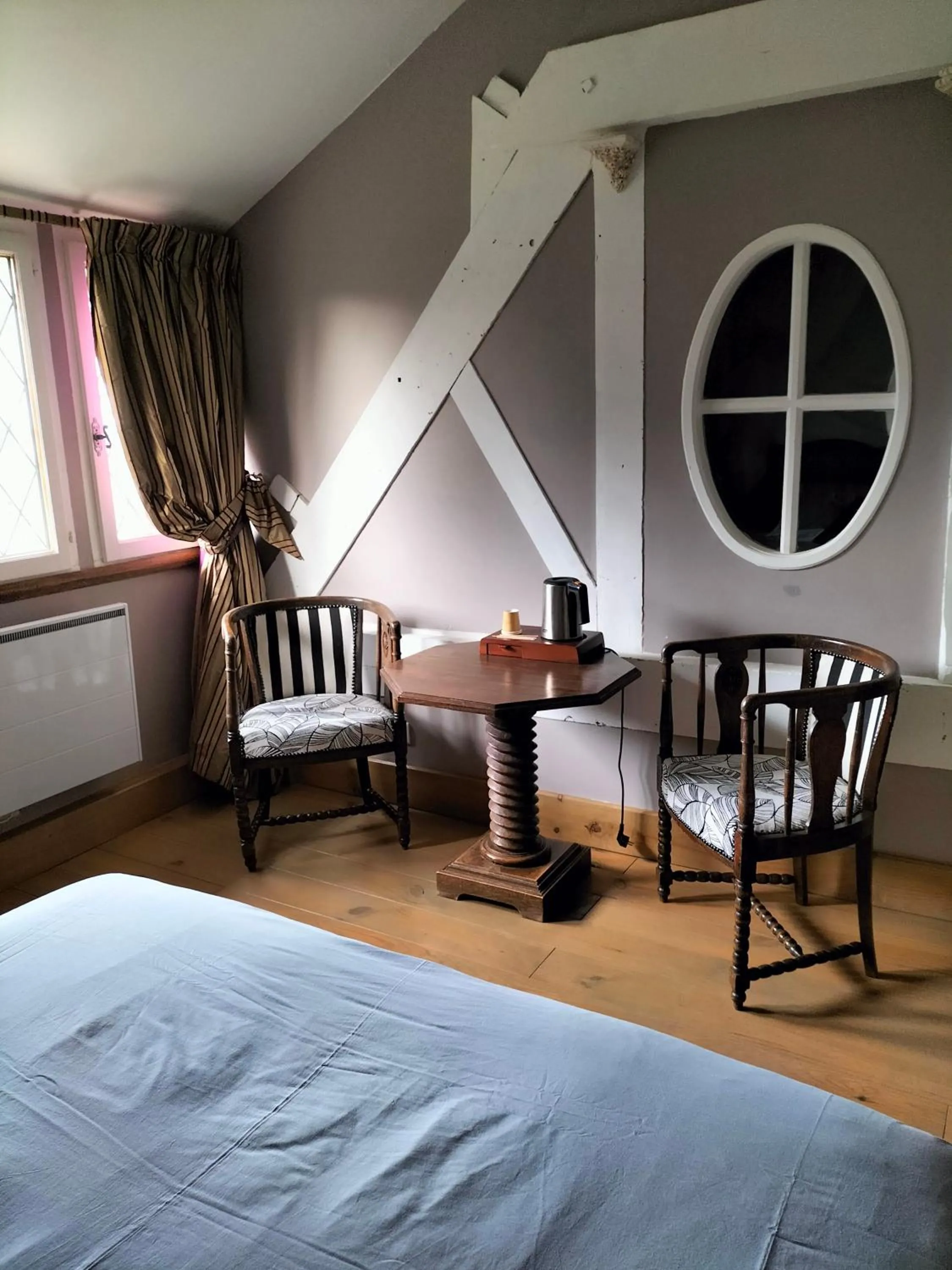 Seating area, Bed in Chambres d'Hôtes Le Grismoustier