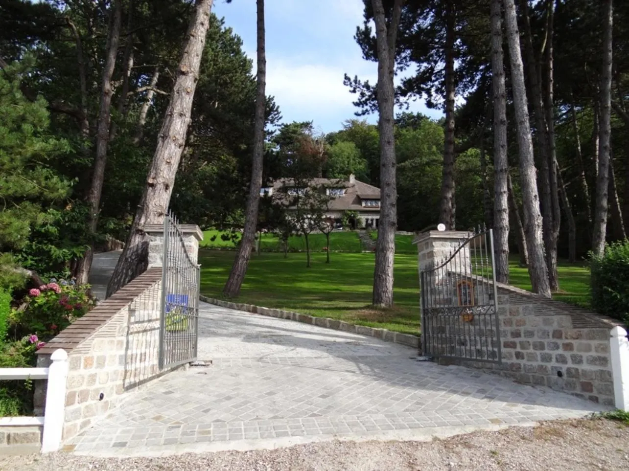 Garden view in Chambres d'Hôtes Le Grismoustier