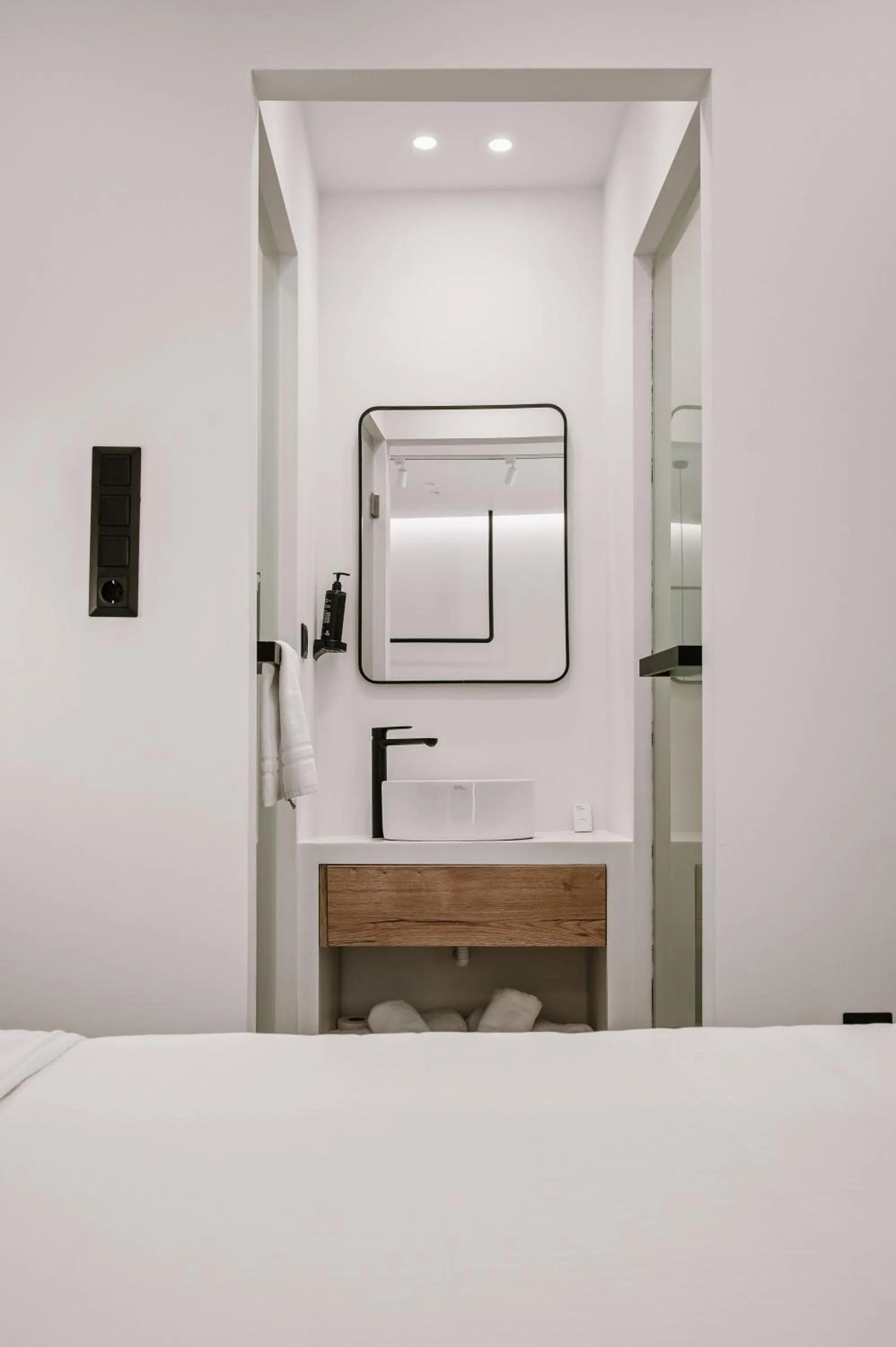 Bathroom in Plānis Str Urban Suites by Semavί