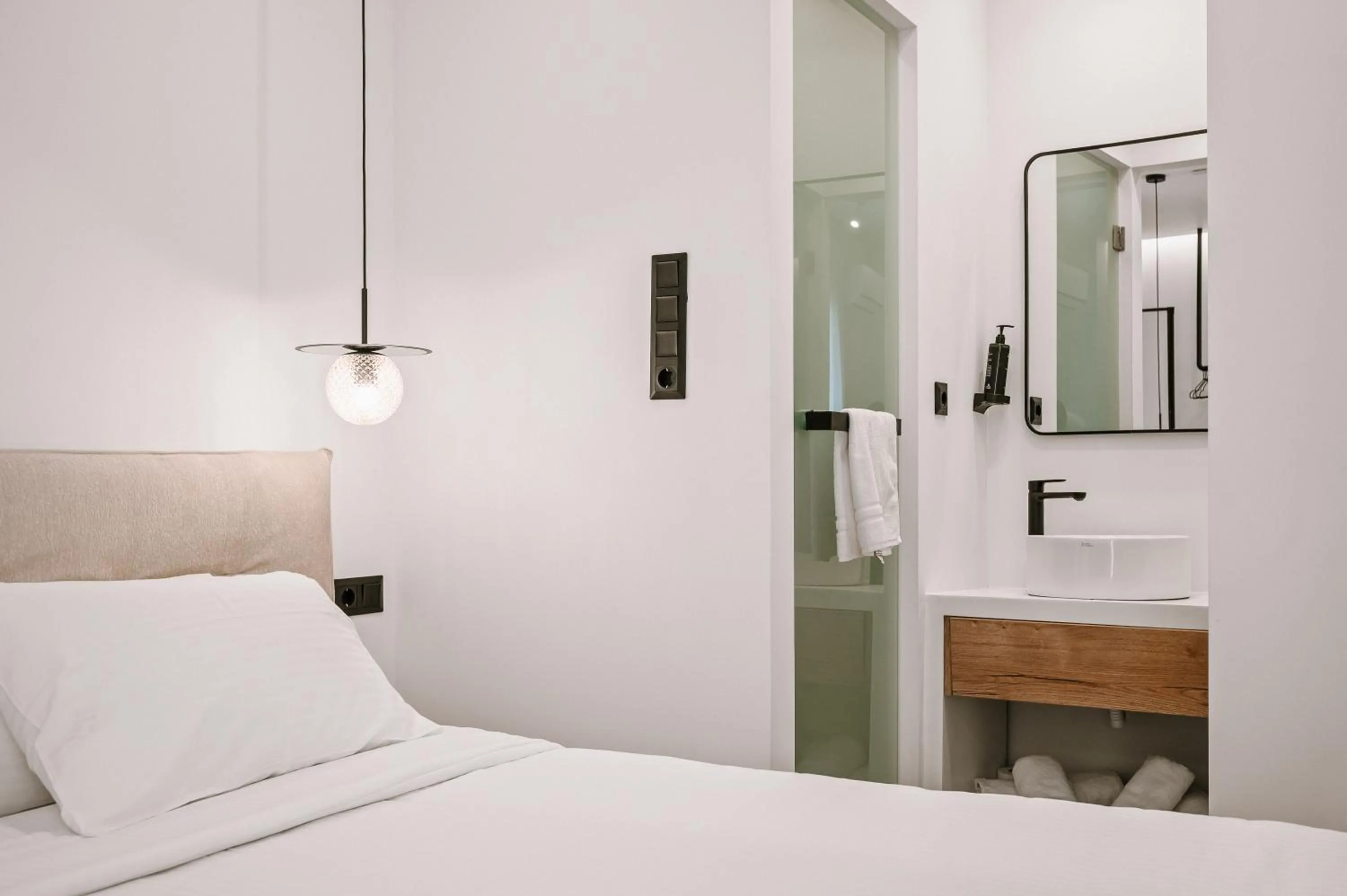 Bed in Plānis Str Urban Suites by Semavί