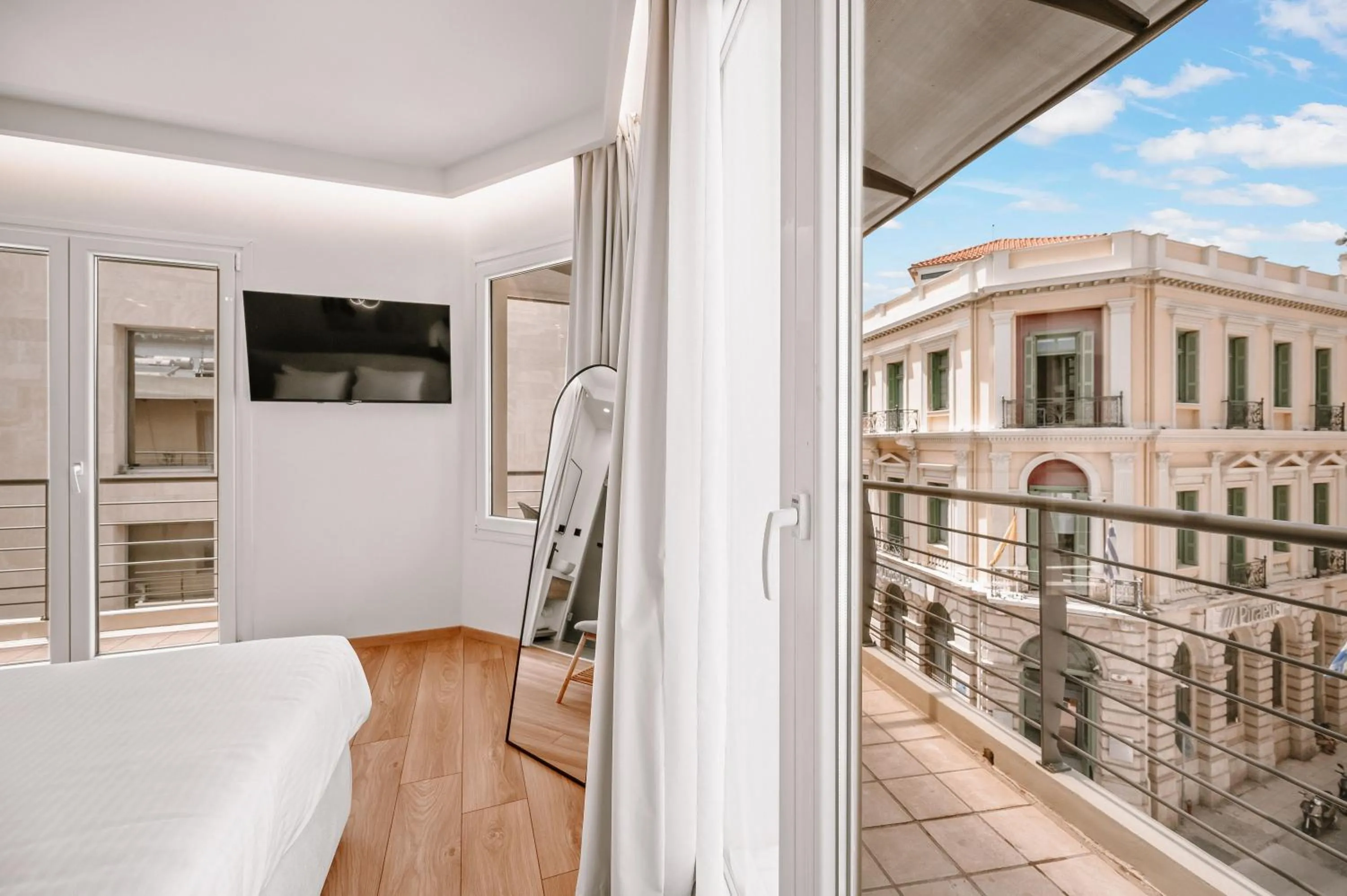 Patio in Plānis Str Urban Suites by Semavί