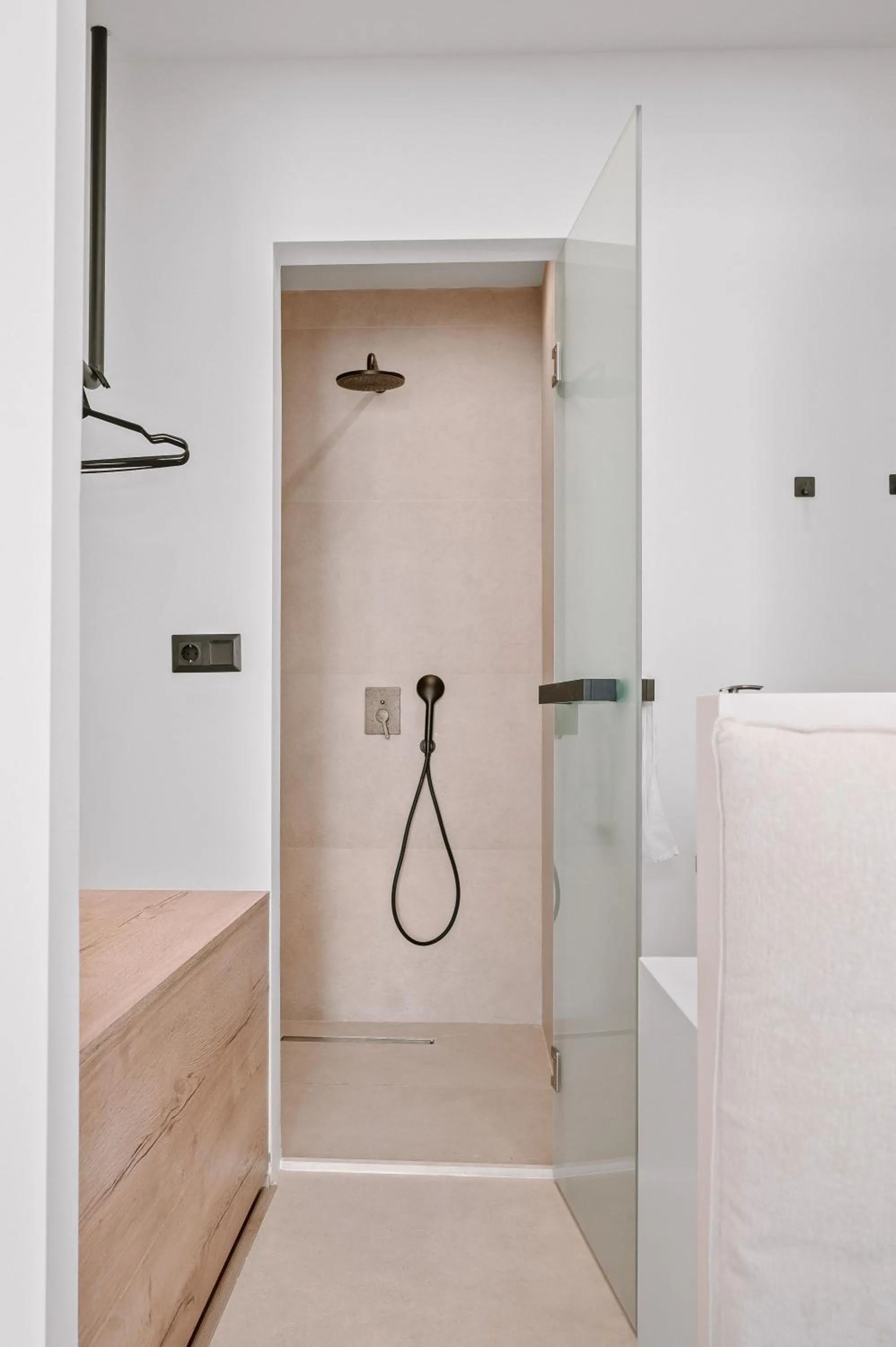 Shower in Plānis Str Urban Suites by Semavί