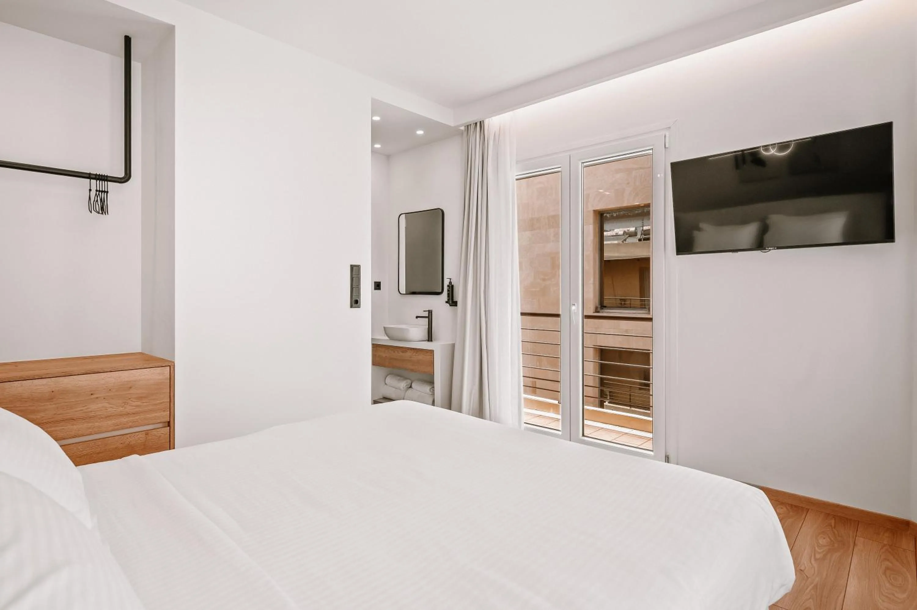 Bed in Plānis Str Urban Suites by Semavί