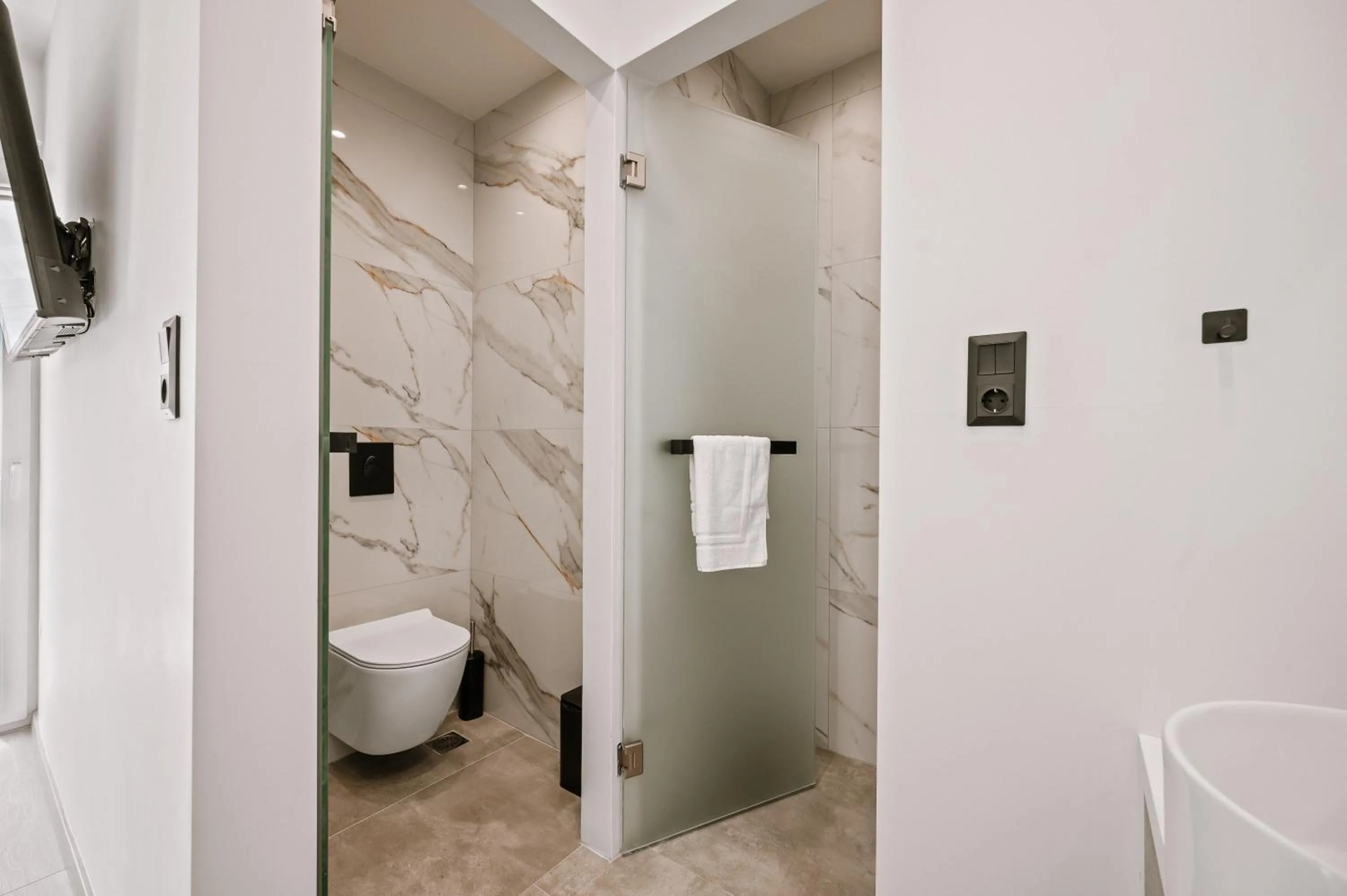 Shower in Plānis Str Urban Suites by Semavί