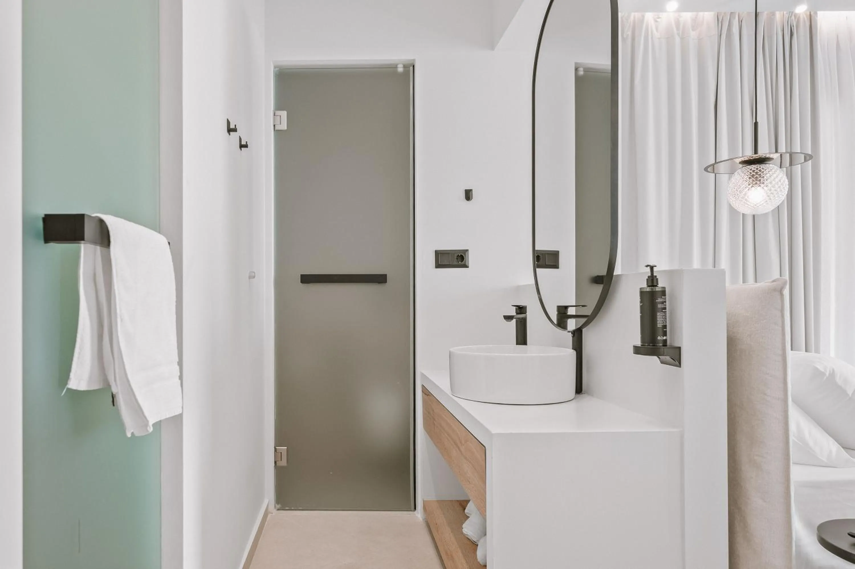 Shower in Plānis Str Urban Suites by Semavί