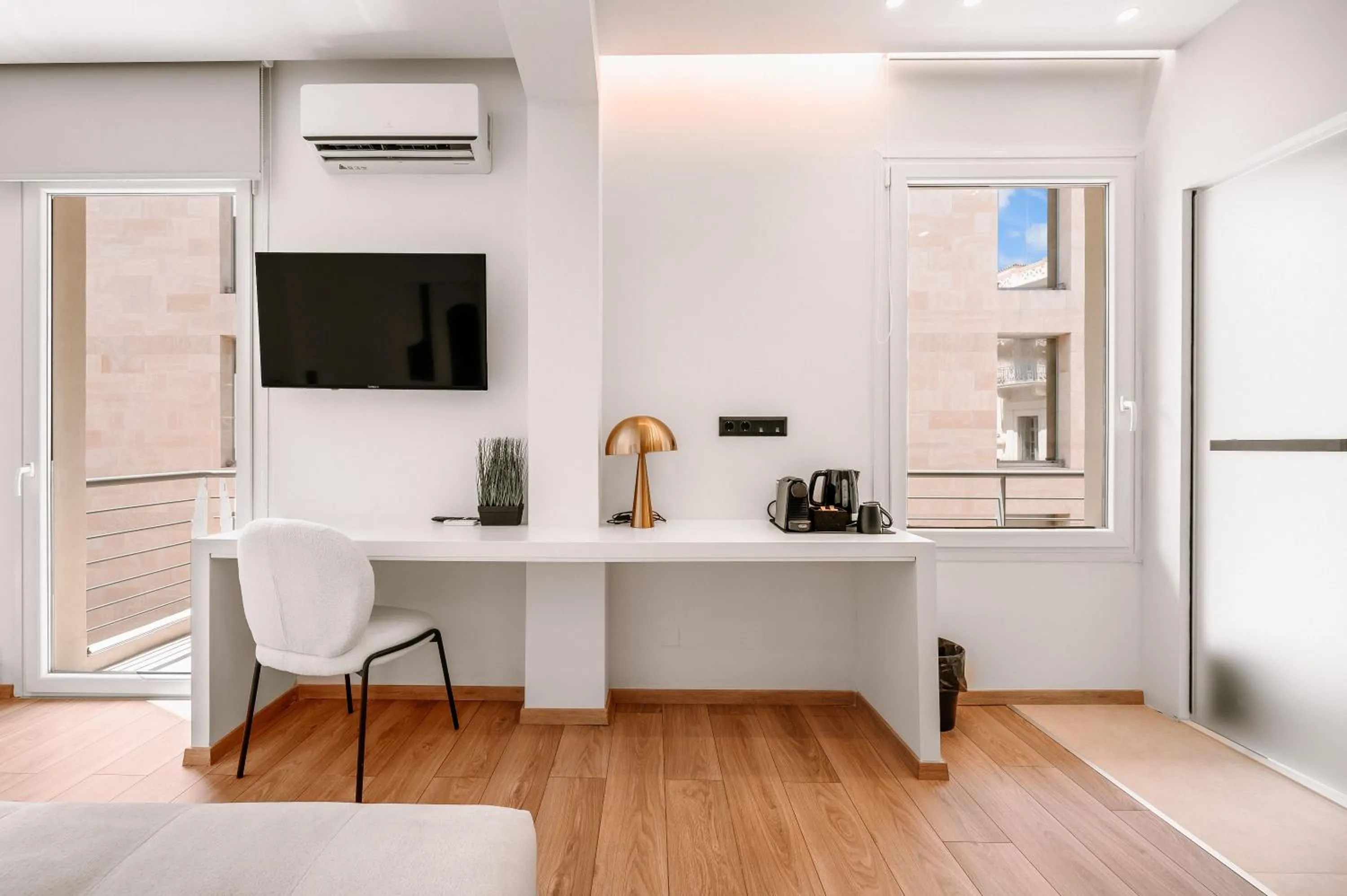 Coffee/tea facilities in Plānis Str Urban Suites by Semavί