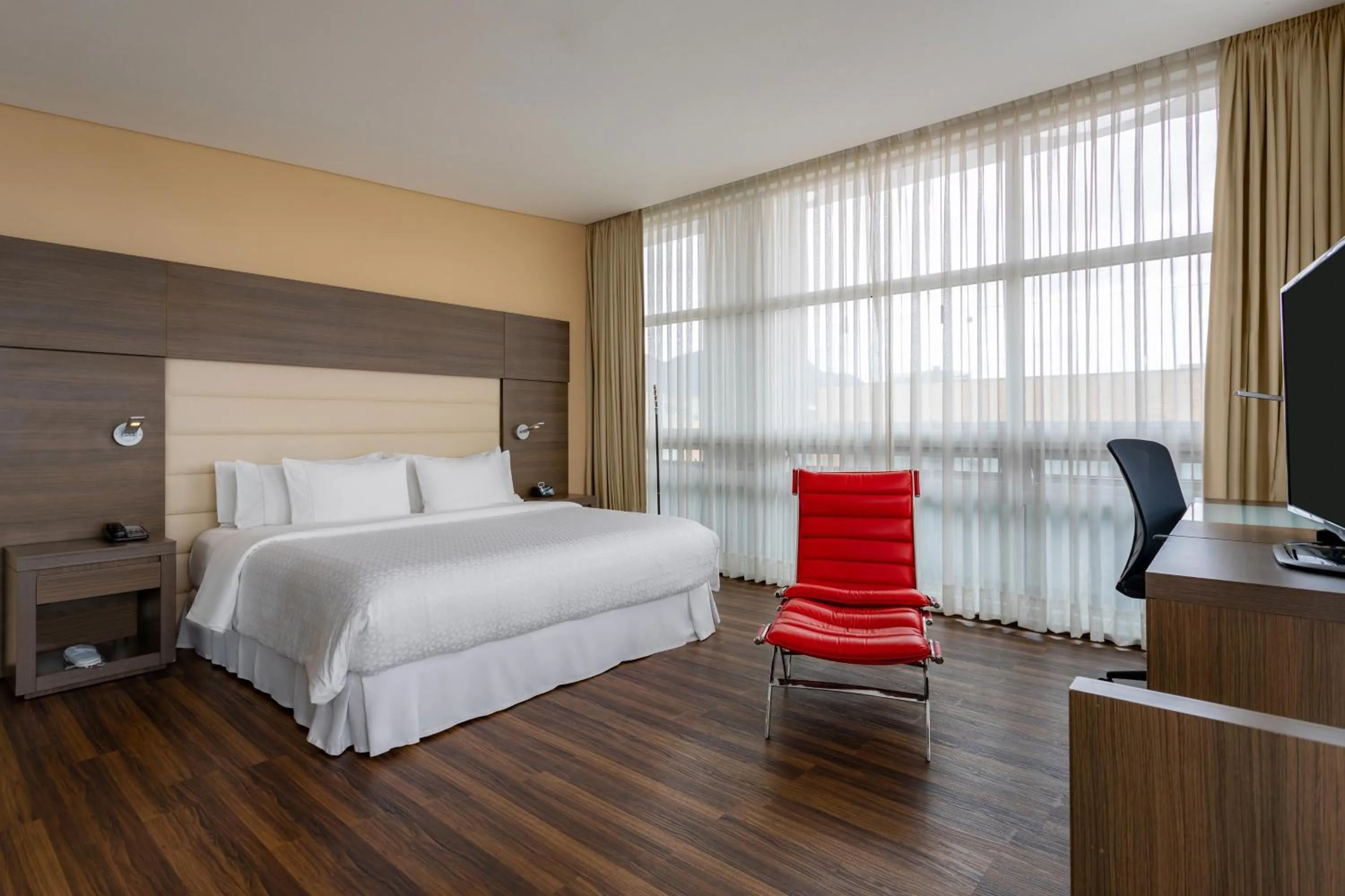 Photo of the whole room, Bed in Four Points By Sheraton Bogota
