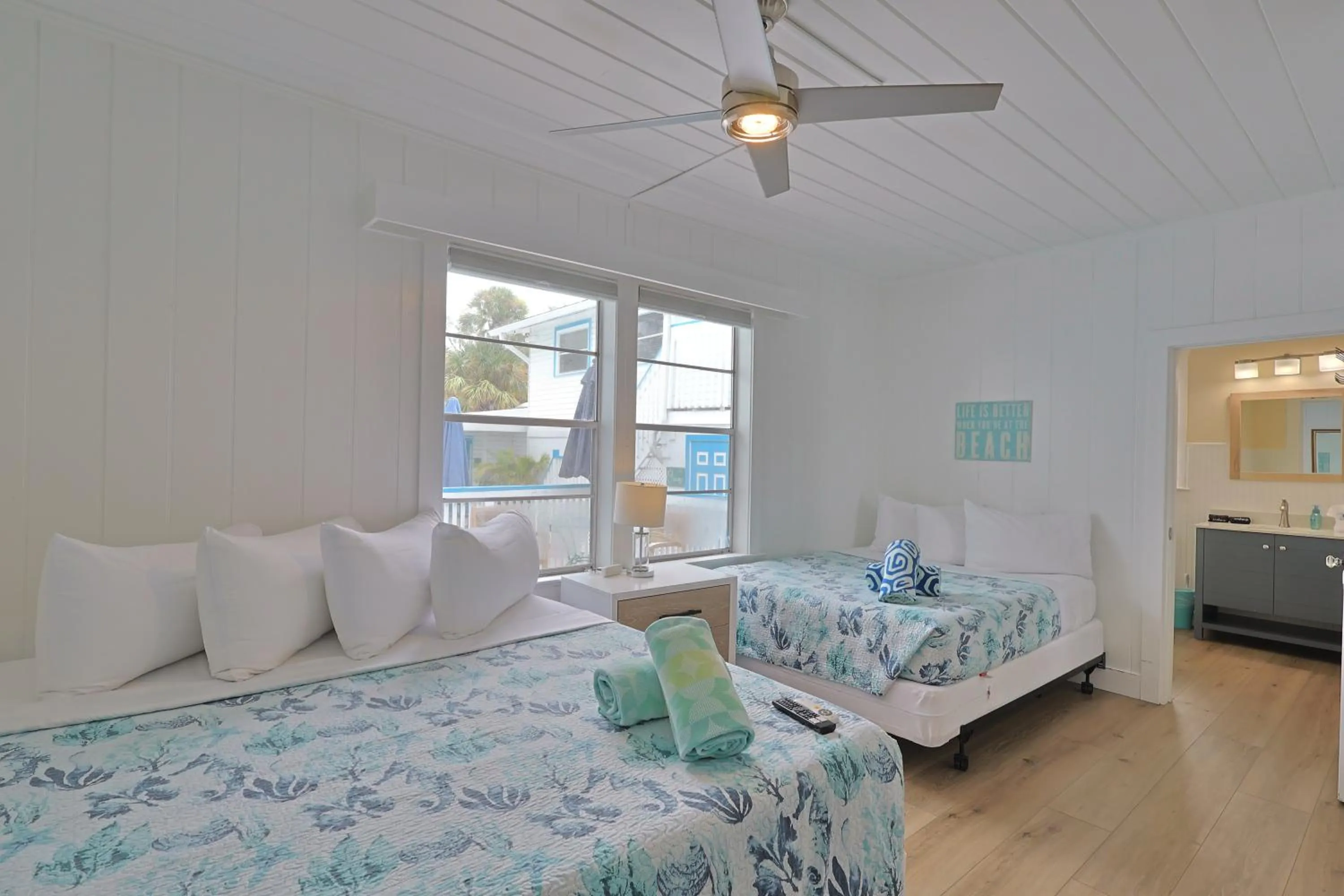 Bedroom, Bed in The Inn on Siesta Key