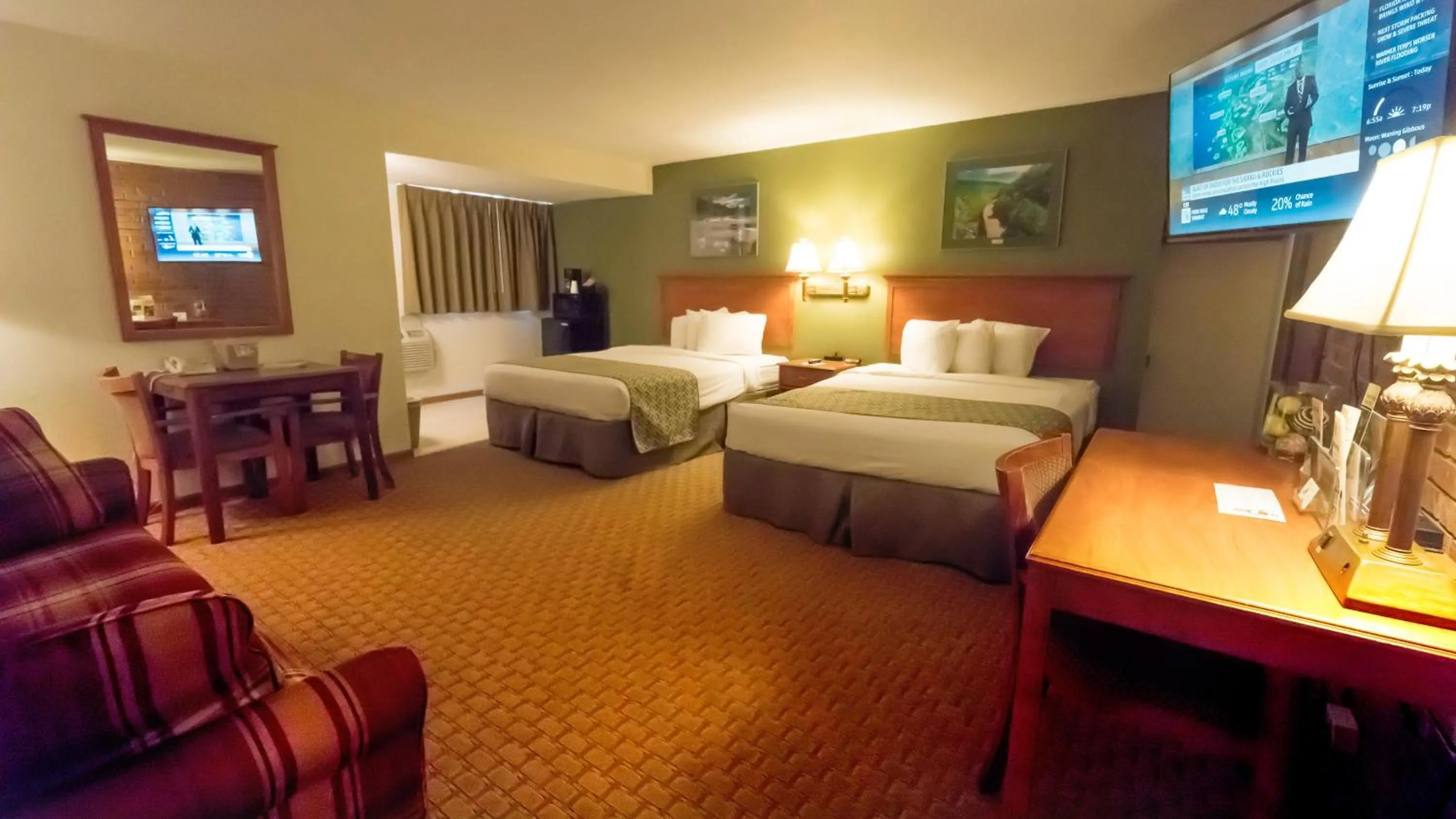 Photo of the whole room, Bed in Fort Davidson Hotel