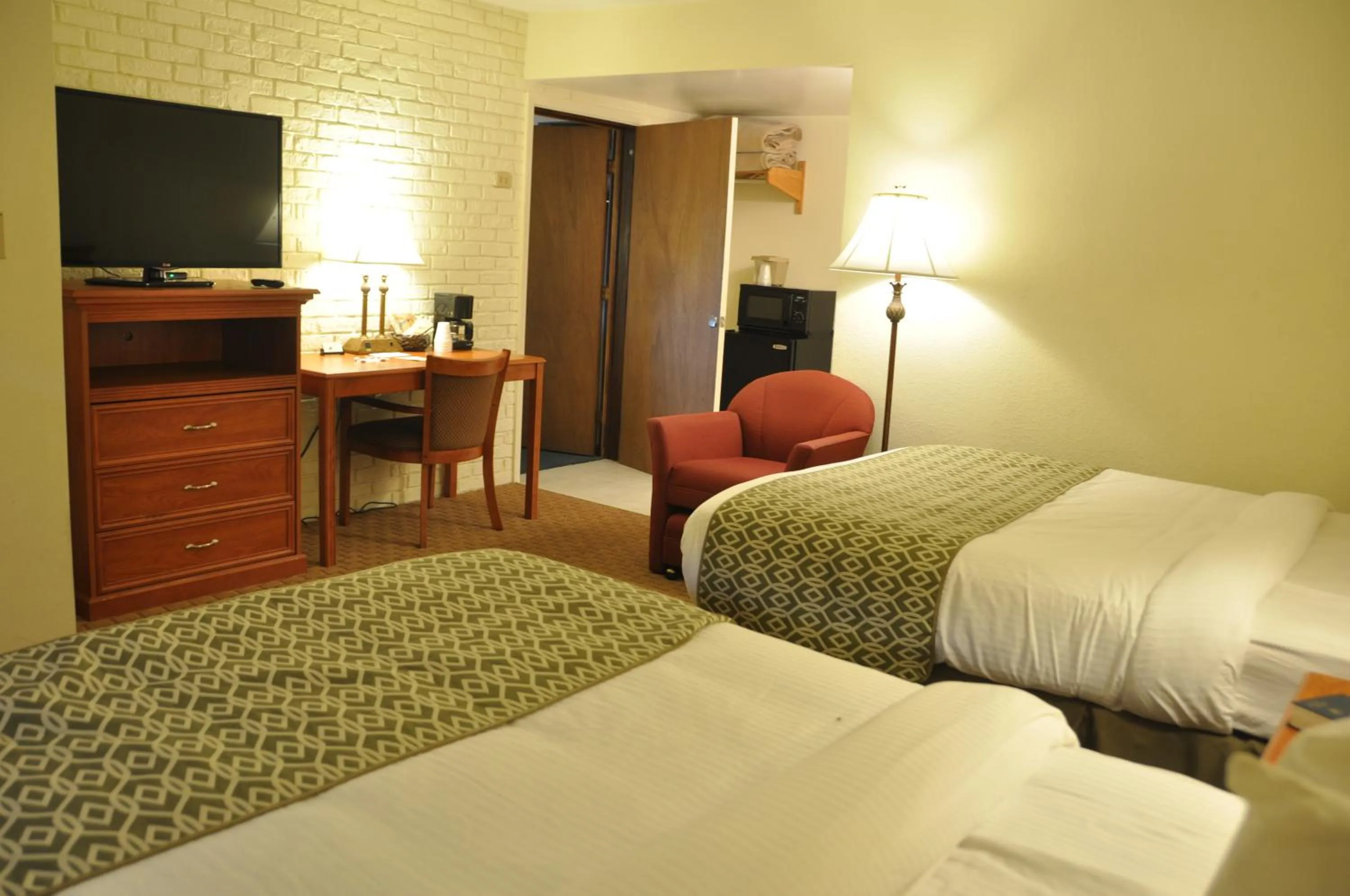 Bed in Fort Davidson Hotel