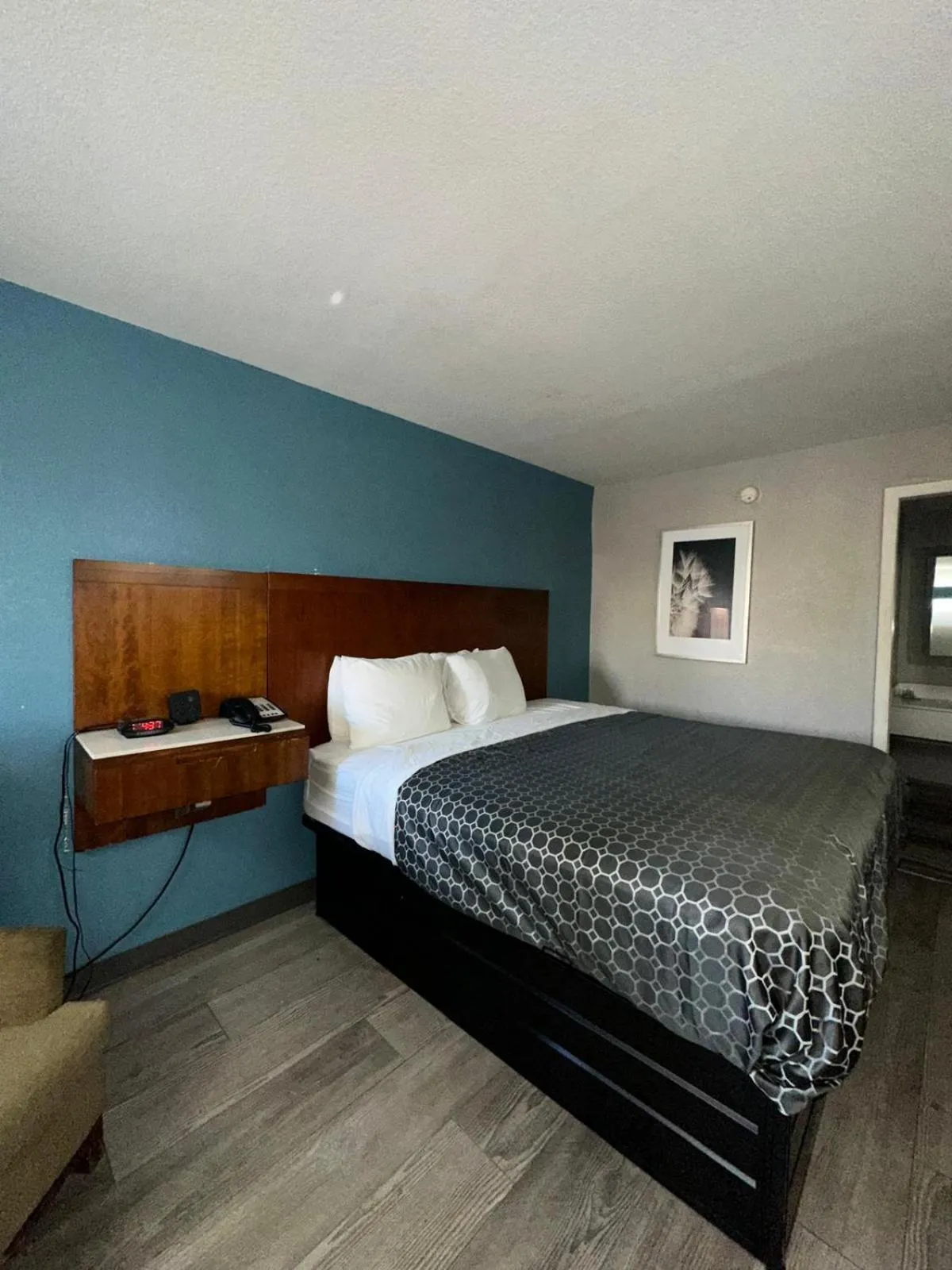 Bed in Jameson Inn Winder