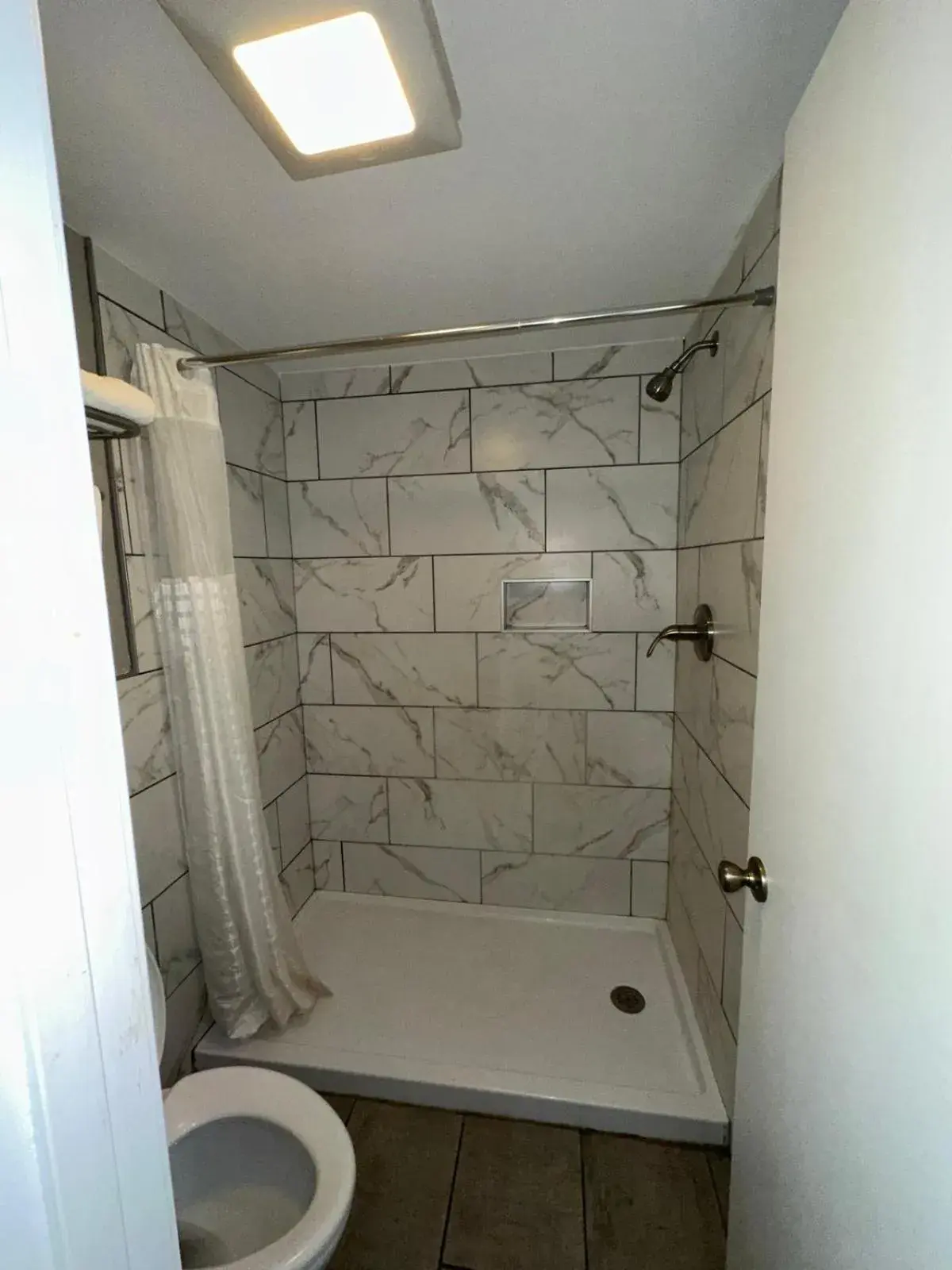 Shower in Jameson Inn Winder Shower in Jameson Inn Winder