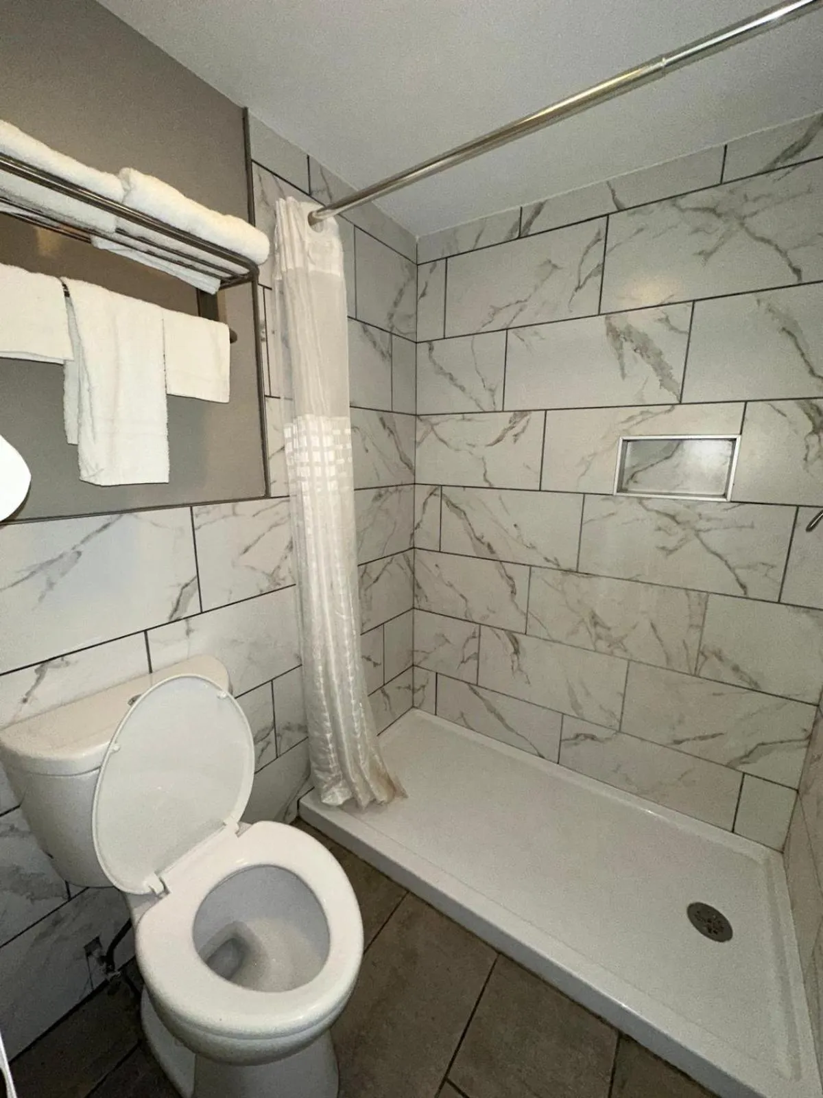 Shower in Jameson Inn Winder