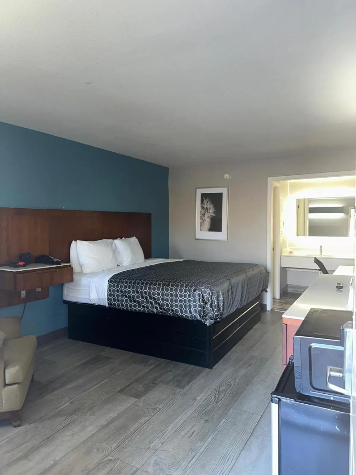 Bedroom, Bed in Jameson Inn Winder