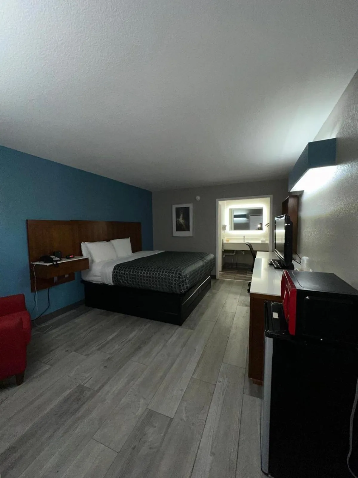 Photo of the whole room, Bed in Jameson Inn Winder