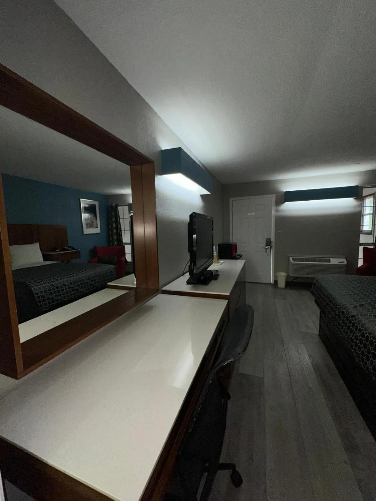 TV and multimedia in Jameson Inn Winder