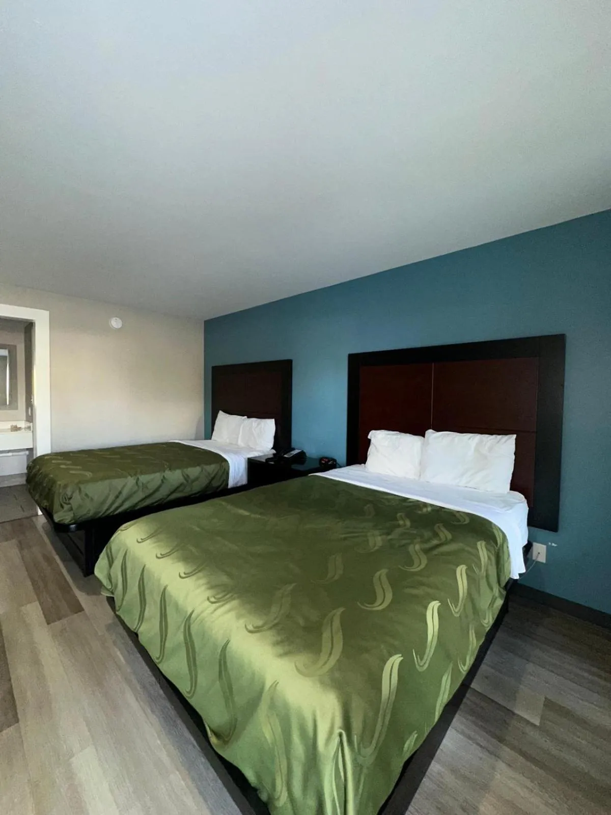 Bed in Jameson Inn Winder