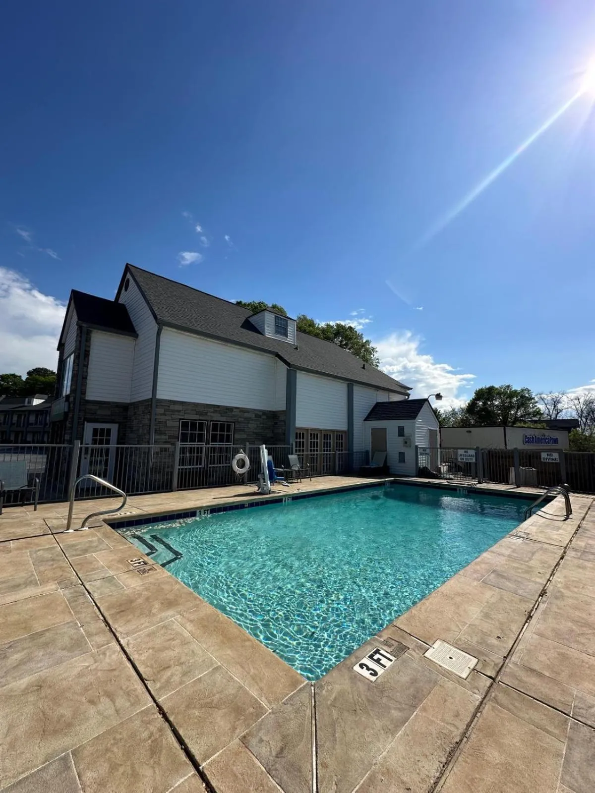 Swimming pool in Jameson Inn Winder
