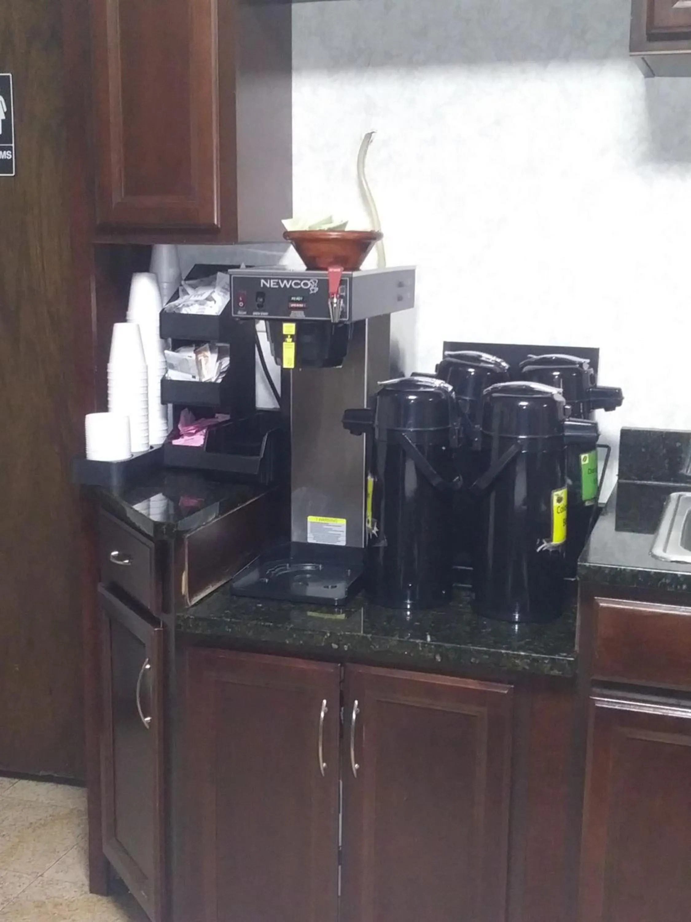 Coffee/tea facilities in Howard Johnson by Wyndham Athens