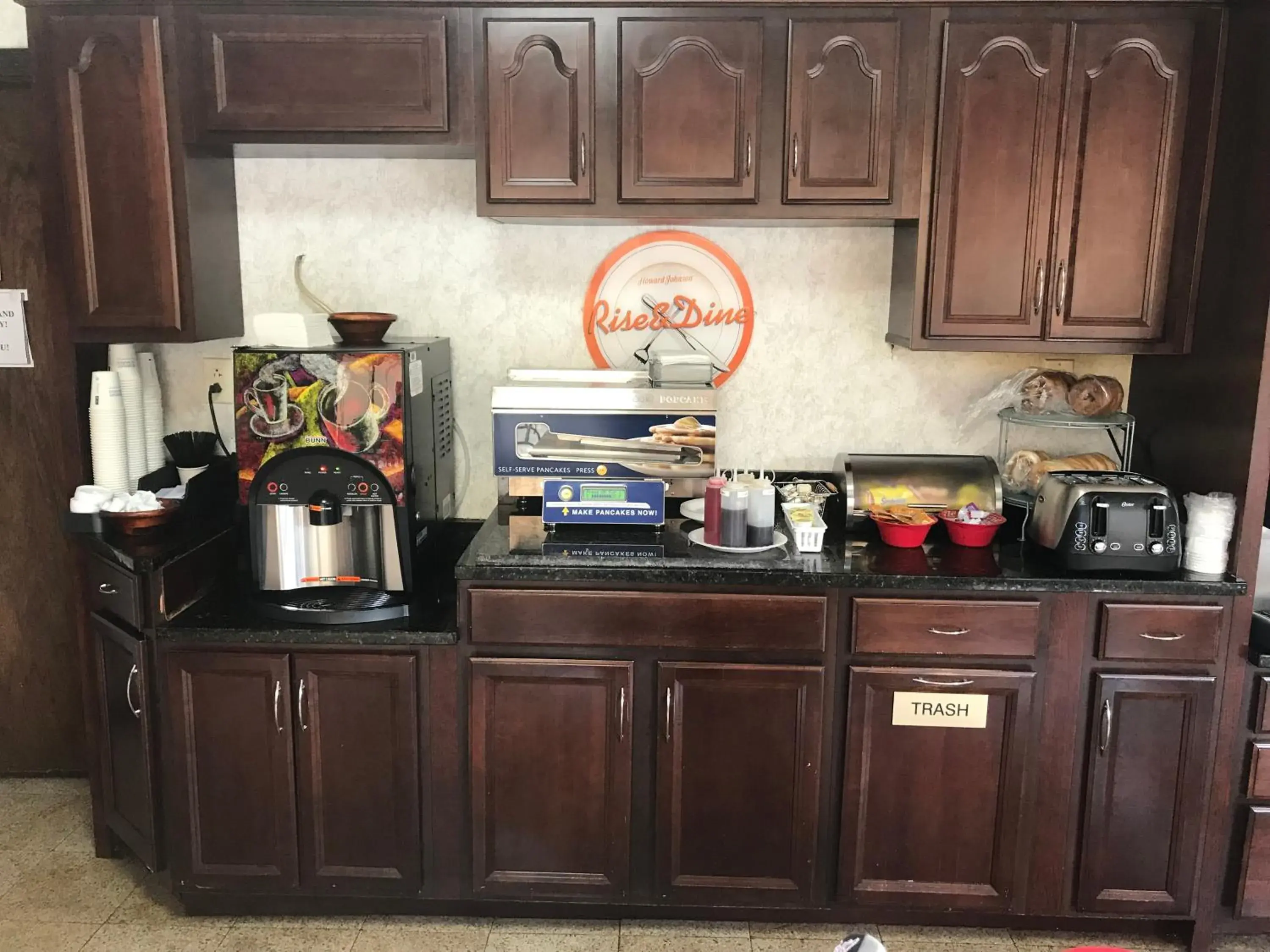 Breakfast in Howard Johnson by Wyndham Athens Breakfast in Howard Johnson by Wyndham Athens