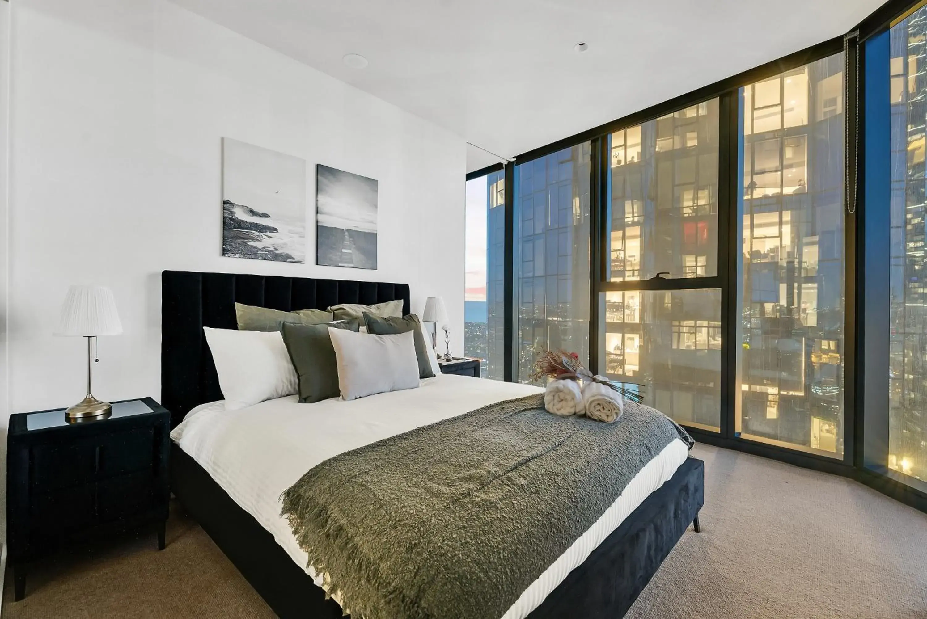 3 Bedroom 2 Bathroom Premier Apartment in Melbourne Square Apartments 3 Bedroom 2 Bathroom Premier Apartment in Melbourne Square Apartments