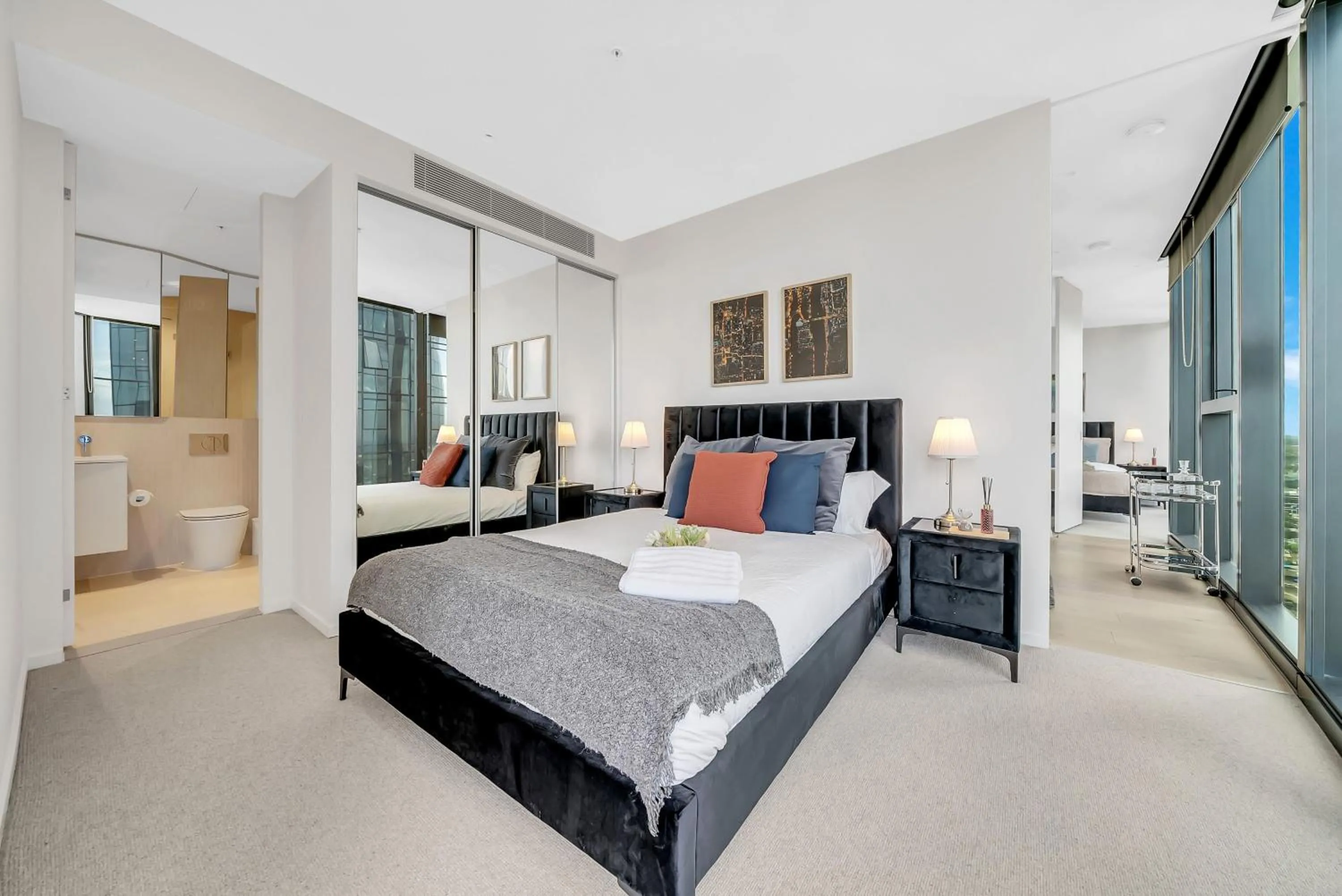 Melbourne Square Apartments