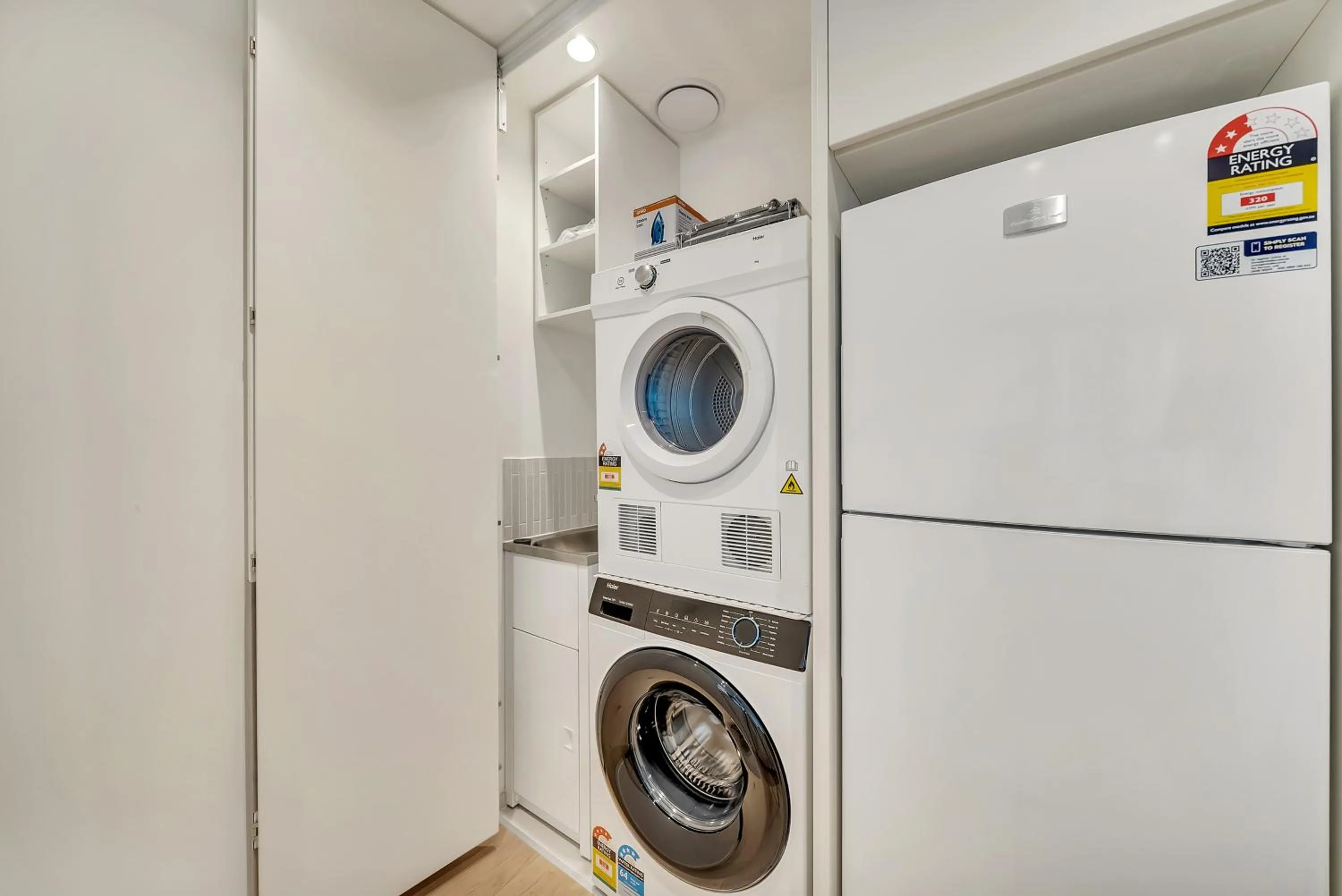 washing machine in Melbourne Square Apartments