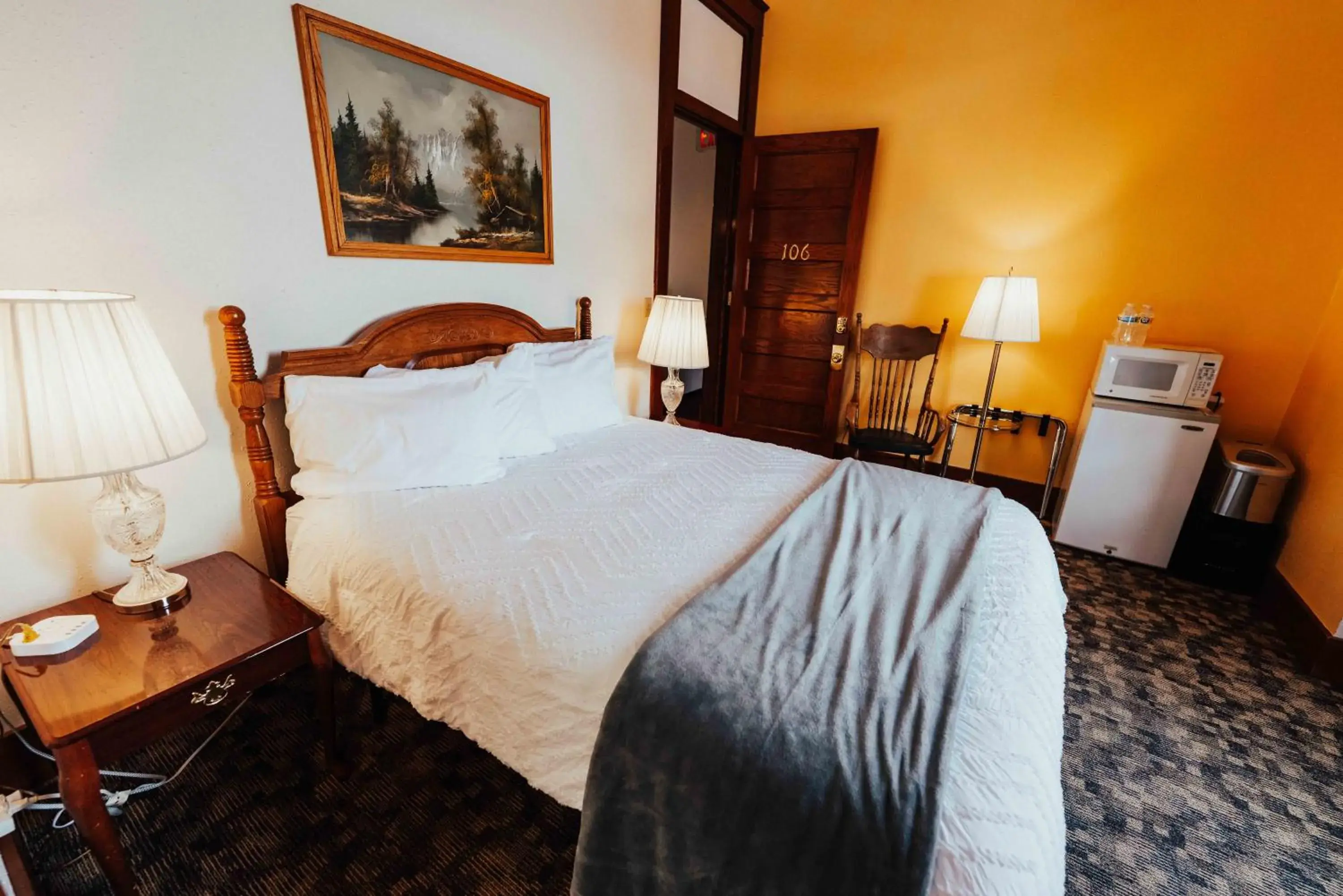 Bed in Town Hall Inn Bed in Town Hall Inn