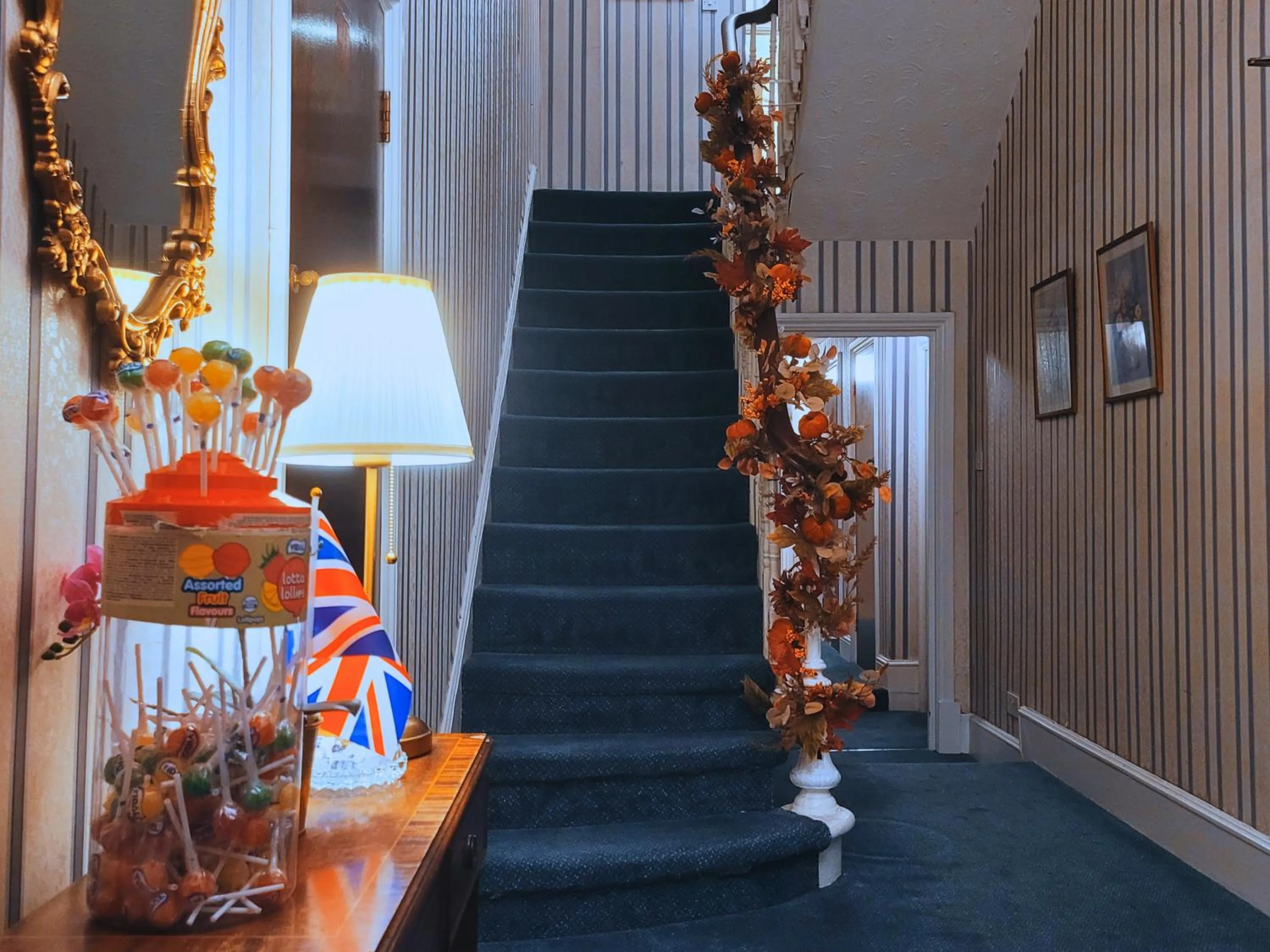 Facade/entrance in Helen's Hotel near Wembley