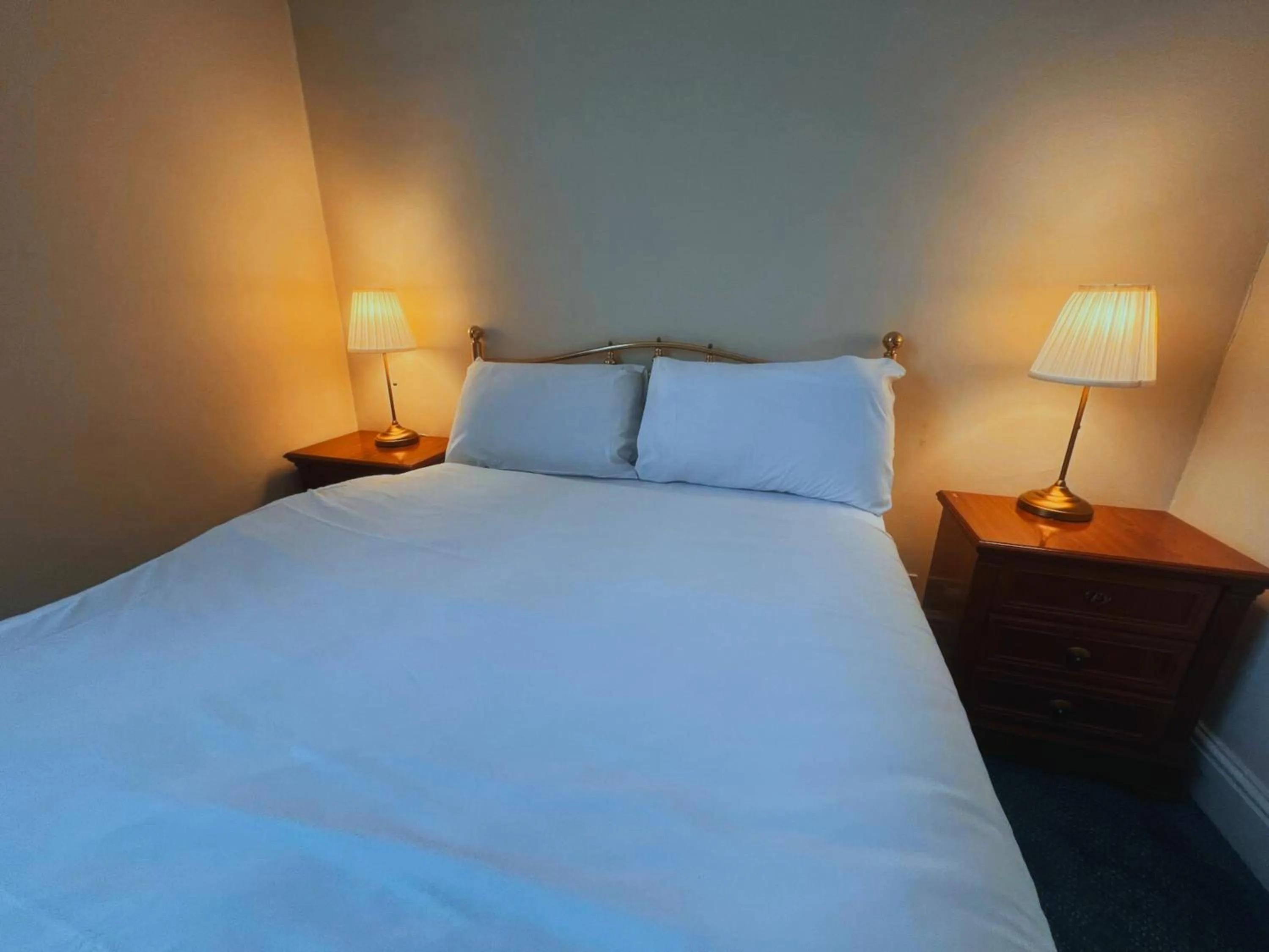 Bed in Helen's Hotel near Wembley