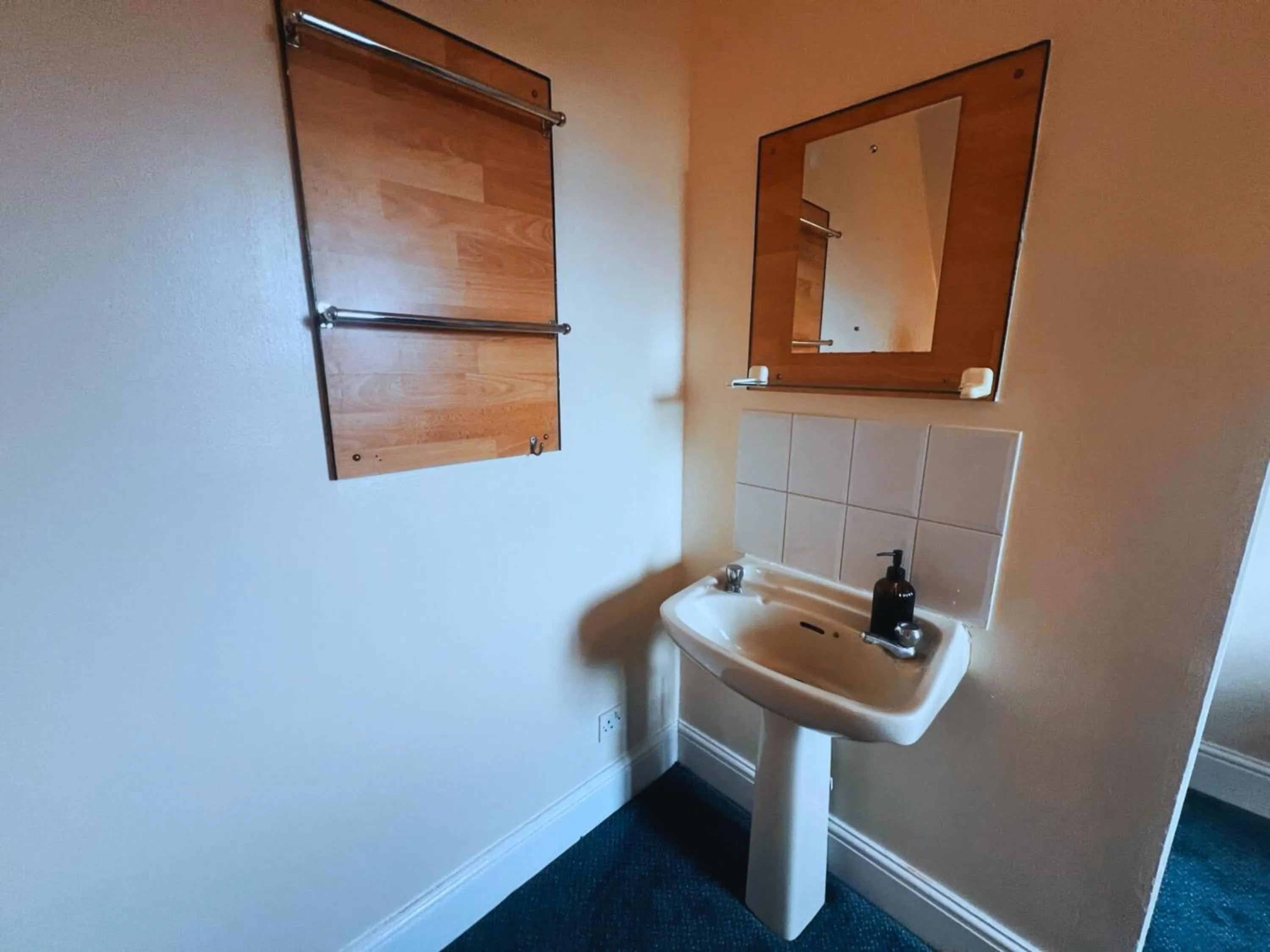 Bathroom in Helen's Hotel near Wembley