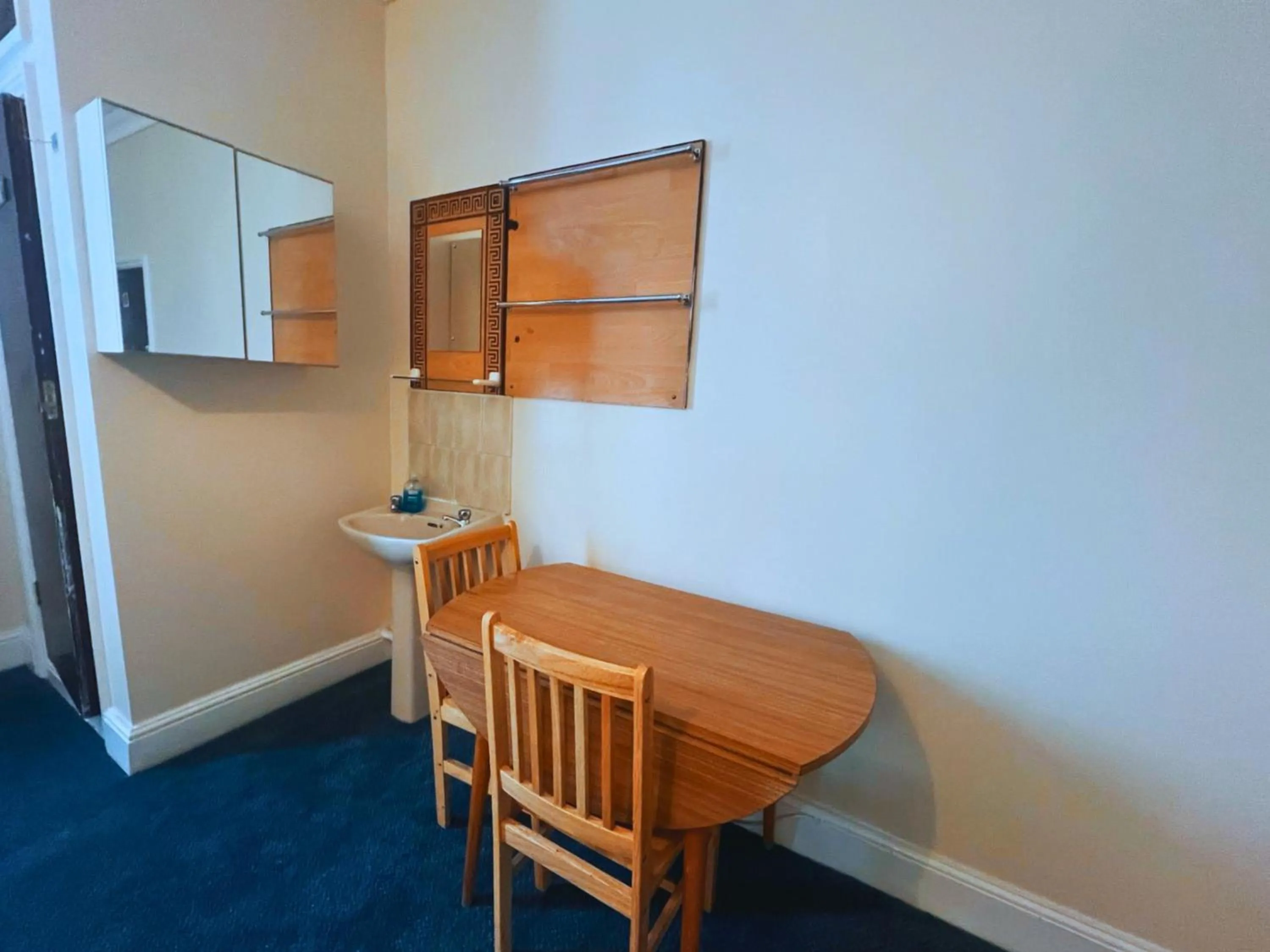 Dining area in Helen's Hotel near Wembley