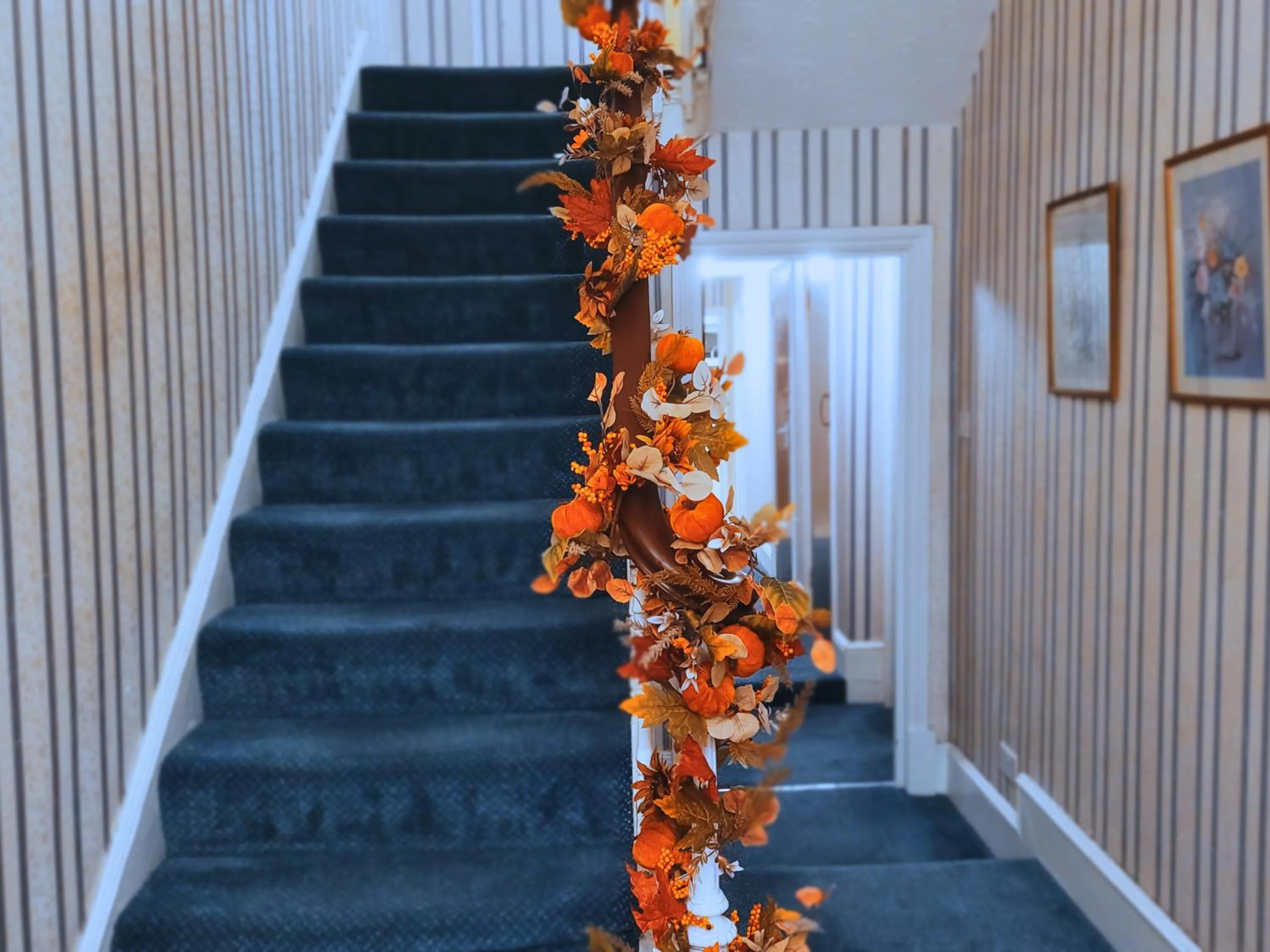 Facade/entrance in Helen's Hotel near Wembley