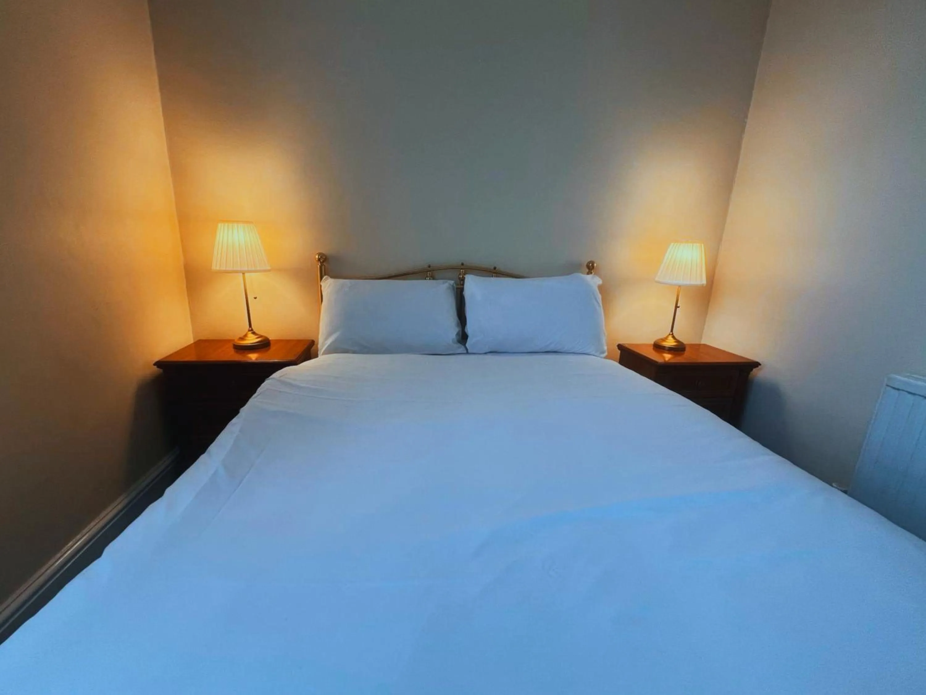Bed in Helen's Hotel near Wembley