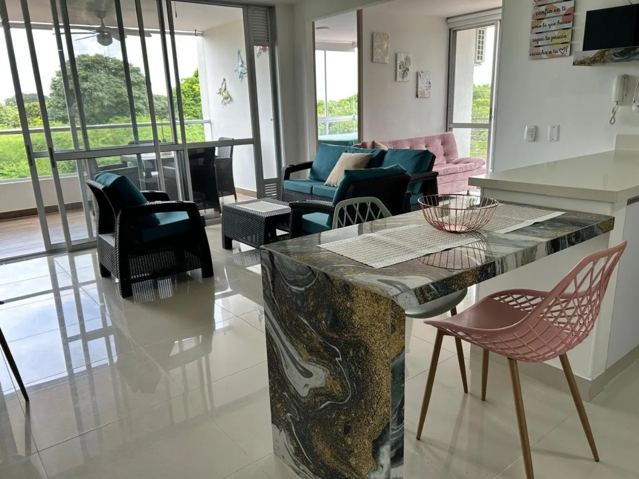 Hermoso apartamento en Ricaurte C/MARCA