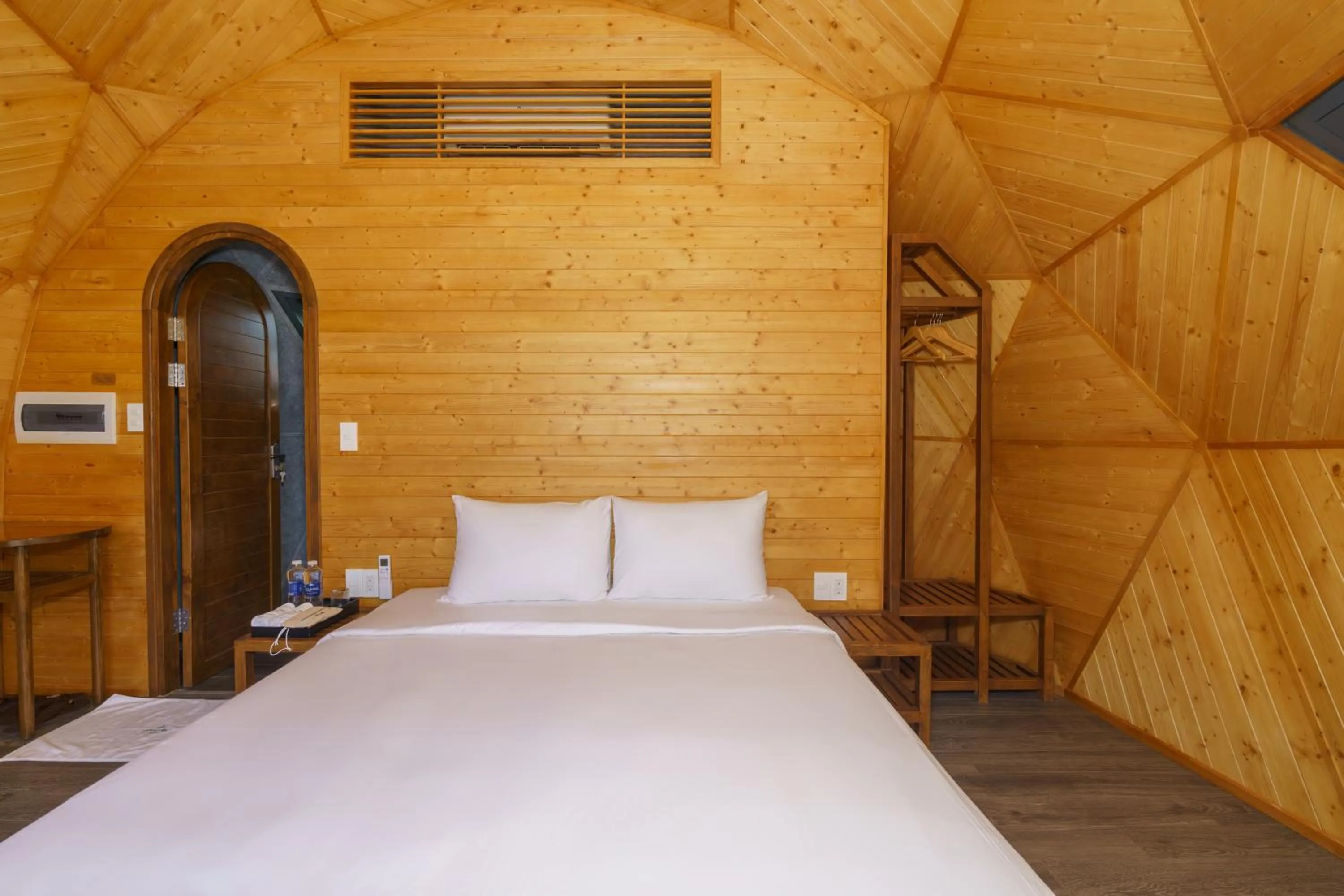 Bed in VinaEcolife Lodge