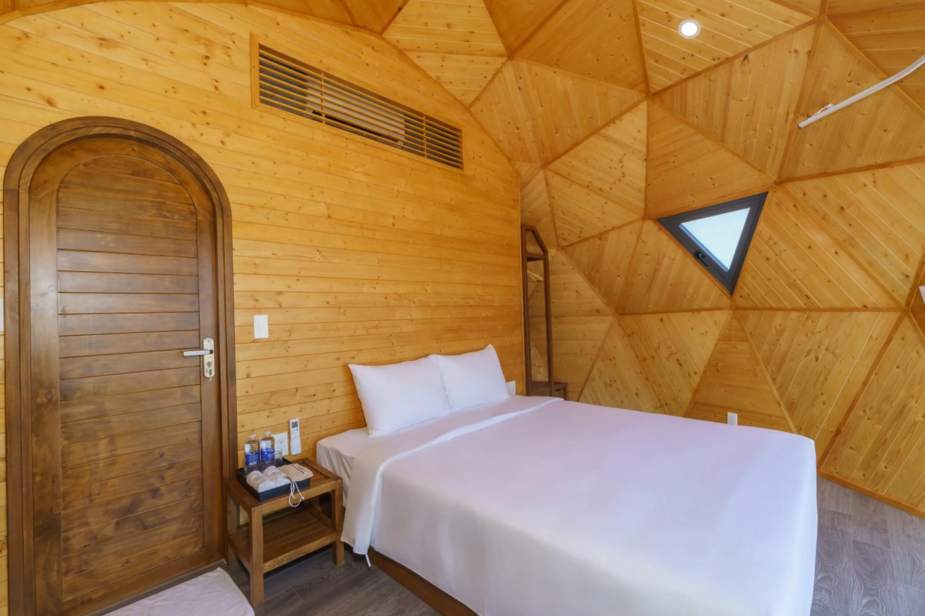 Bed in VinaEcolife Lodge