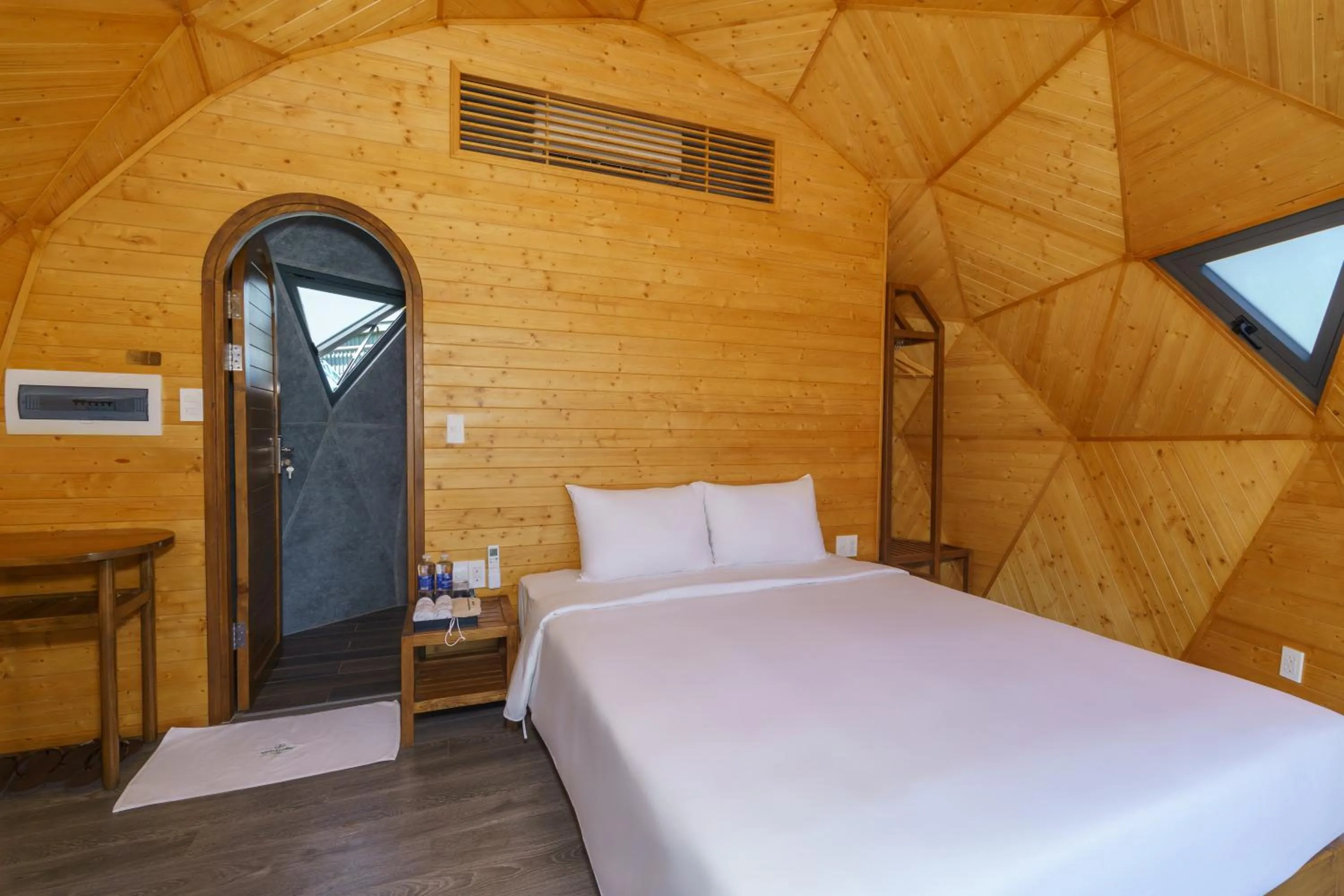 Bed in VinaEcolife Lodge