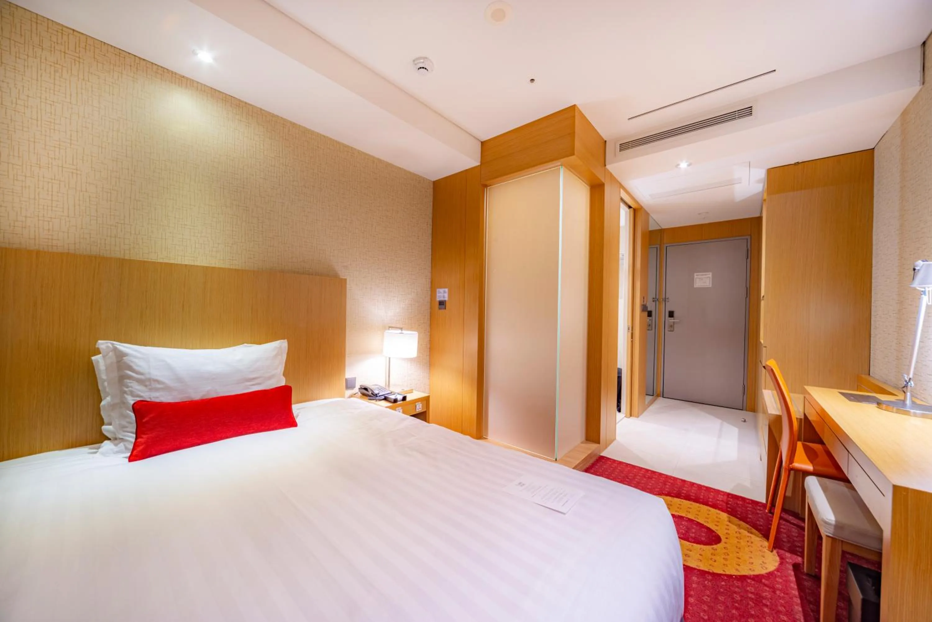 Bed in Solaria Nishitetsu Hotel Busan