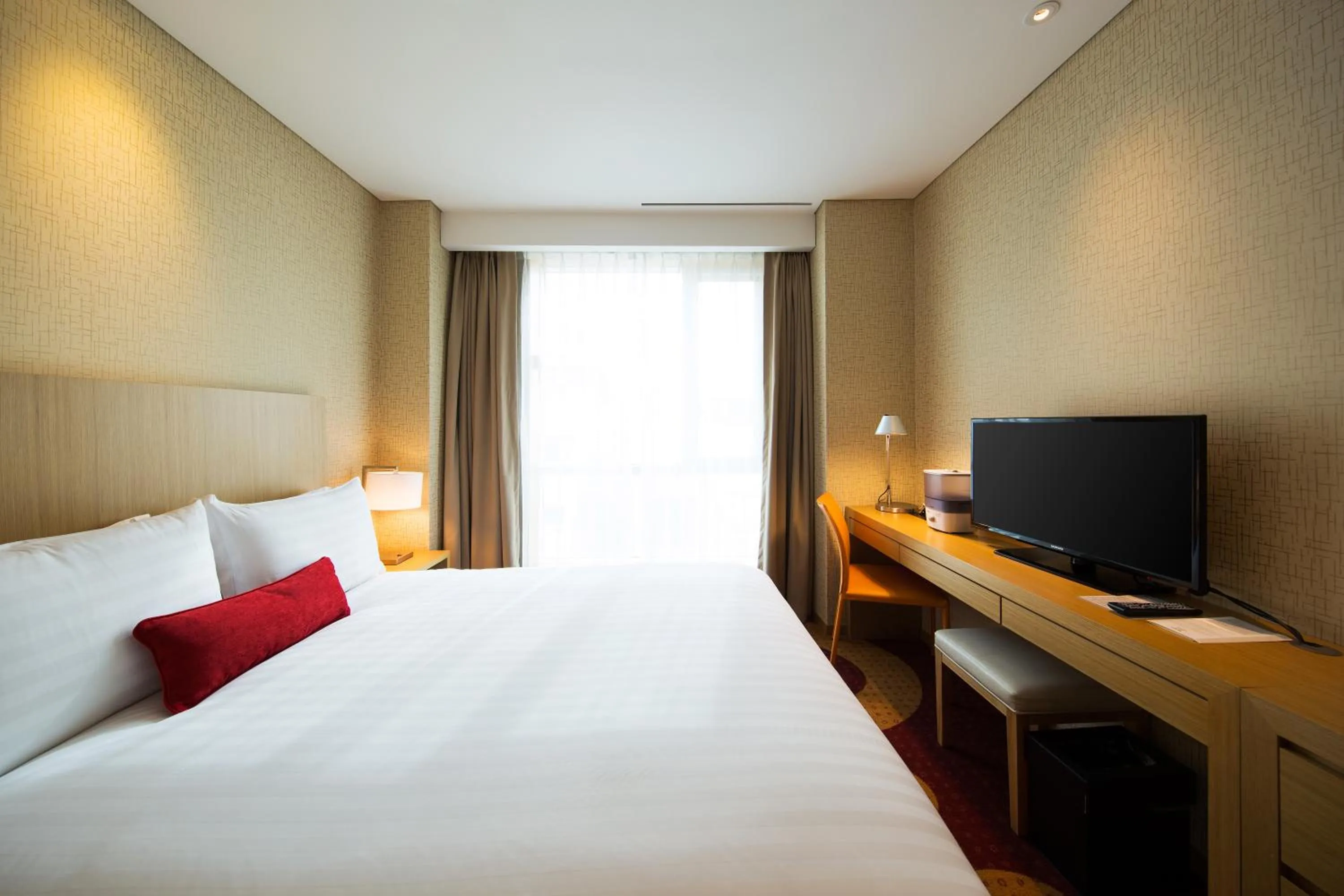 Photo of the whole room, Bed in Solaria Nishitetsu Hotel Busan
