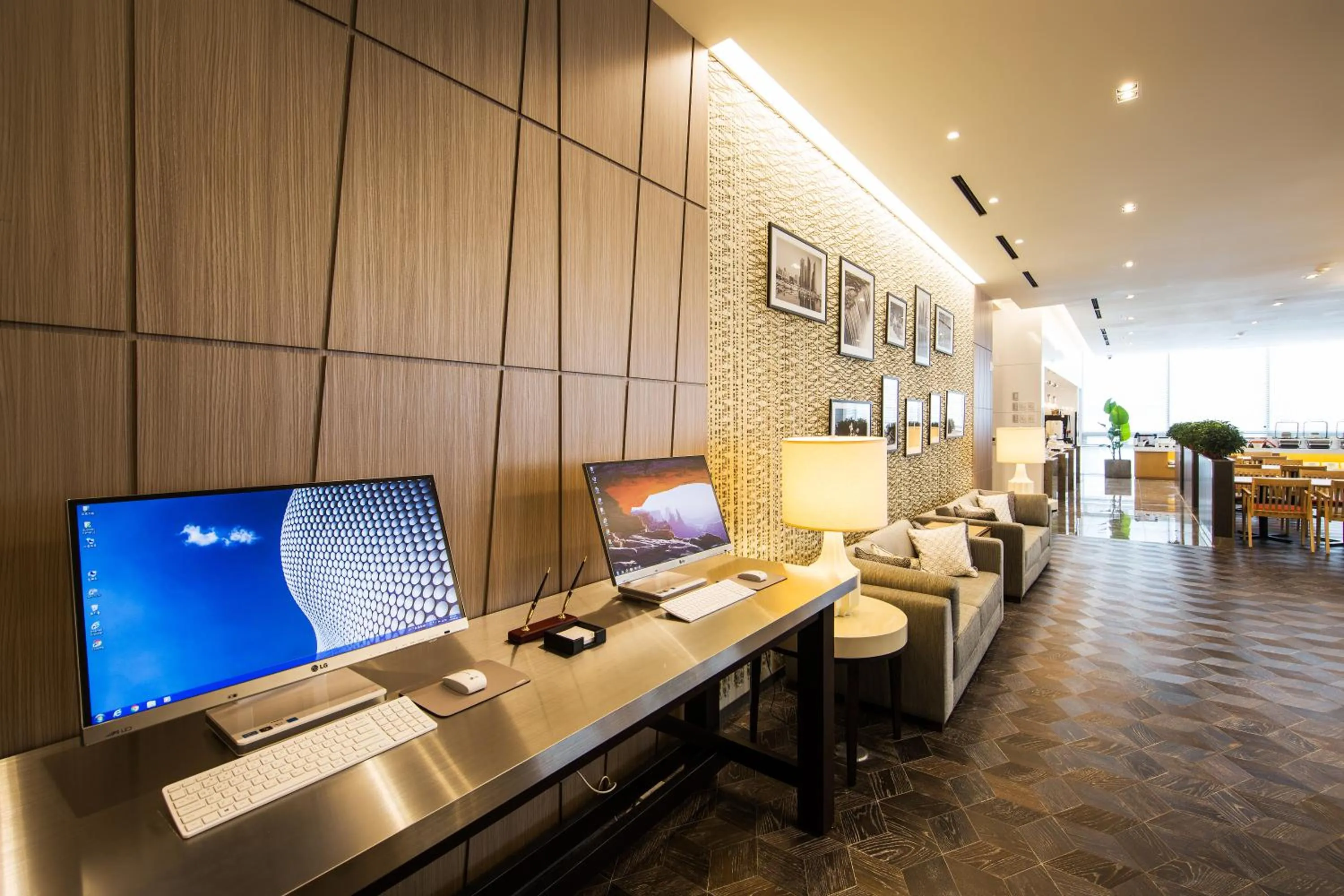 Business facilities in Solaria Nishitetsu Hotel Busan