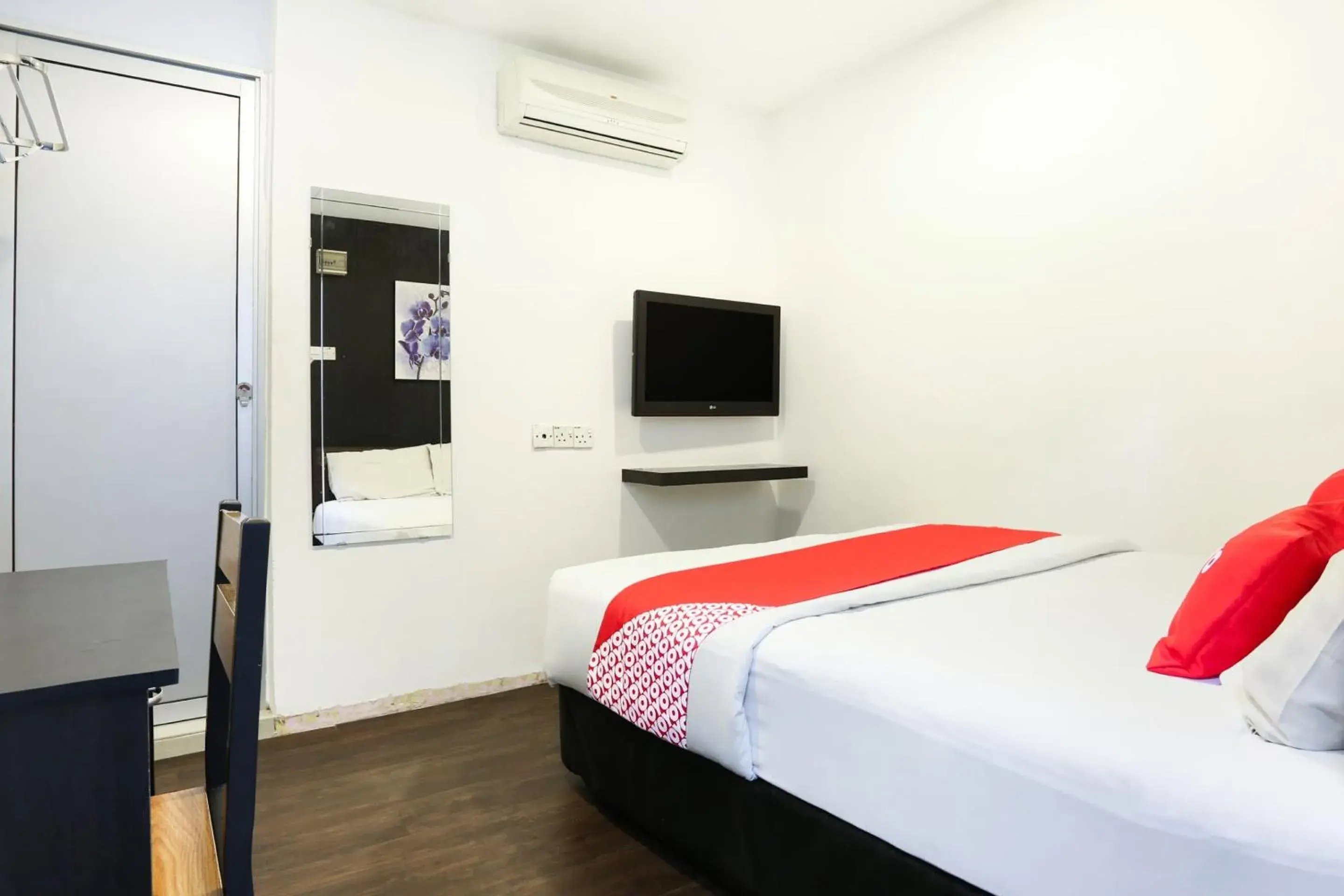 Bedroom, Bed in Hotel O Kl2f Rest & Go Bedroom, Bed in Hotel O Kl2f Rest & Go