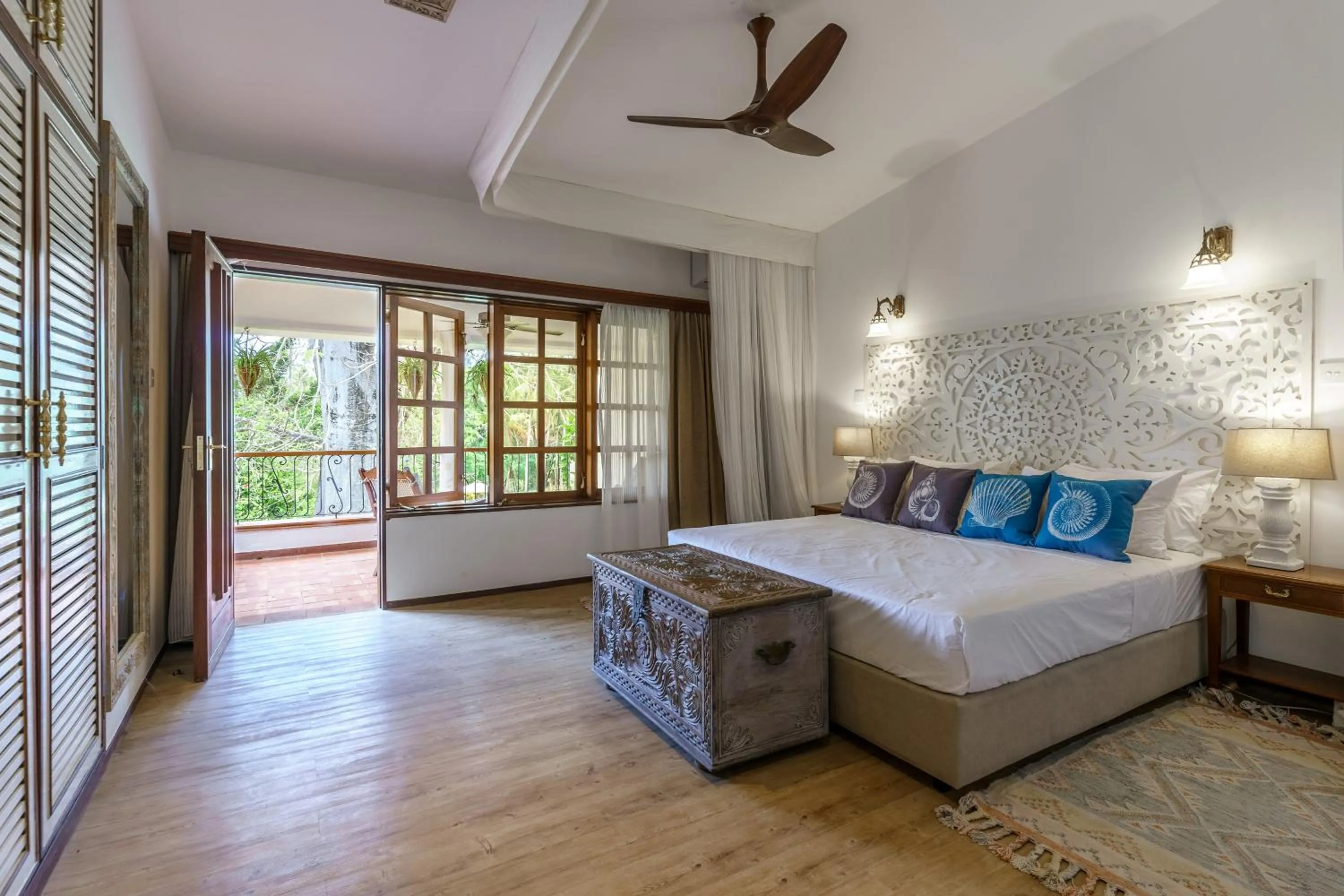 Bedroom, Bed in Lazy Days