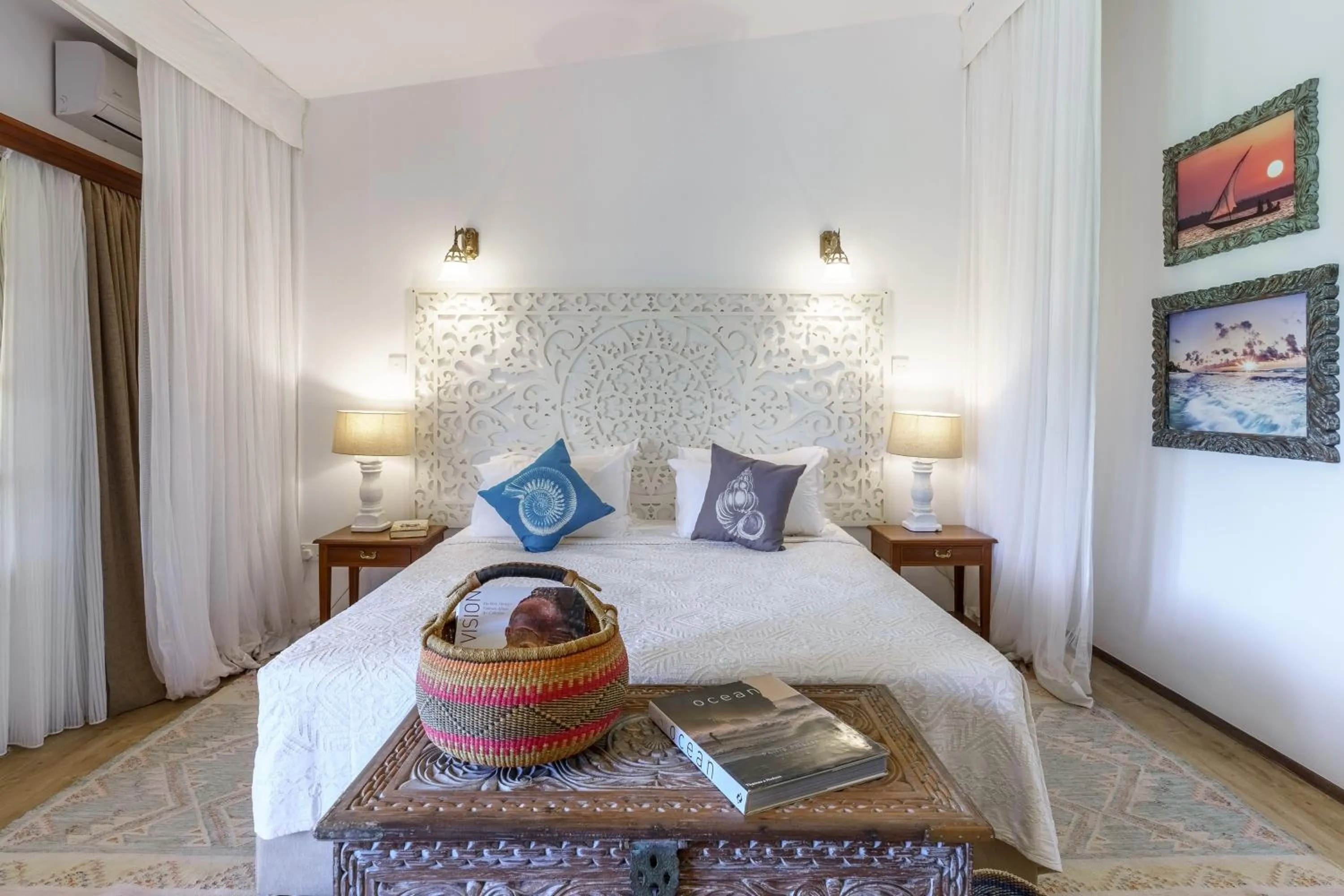 Bedroom, Bed in Lazy Days