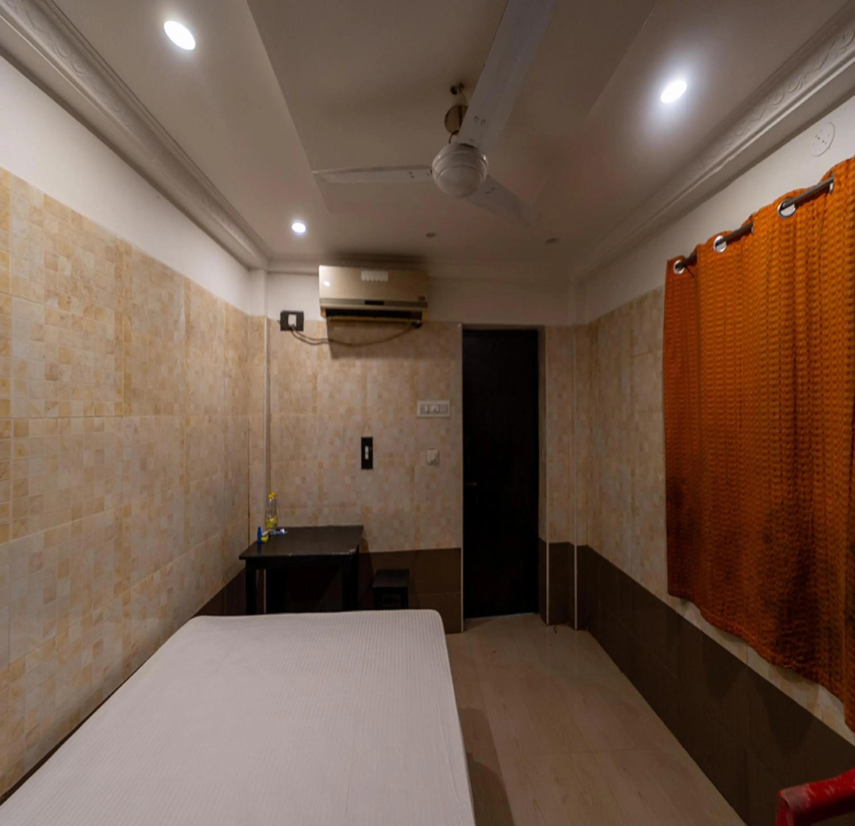 wardrobe, Bed in JR Lodge