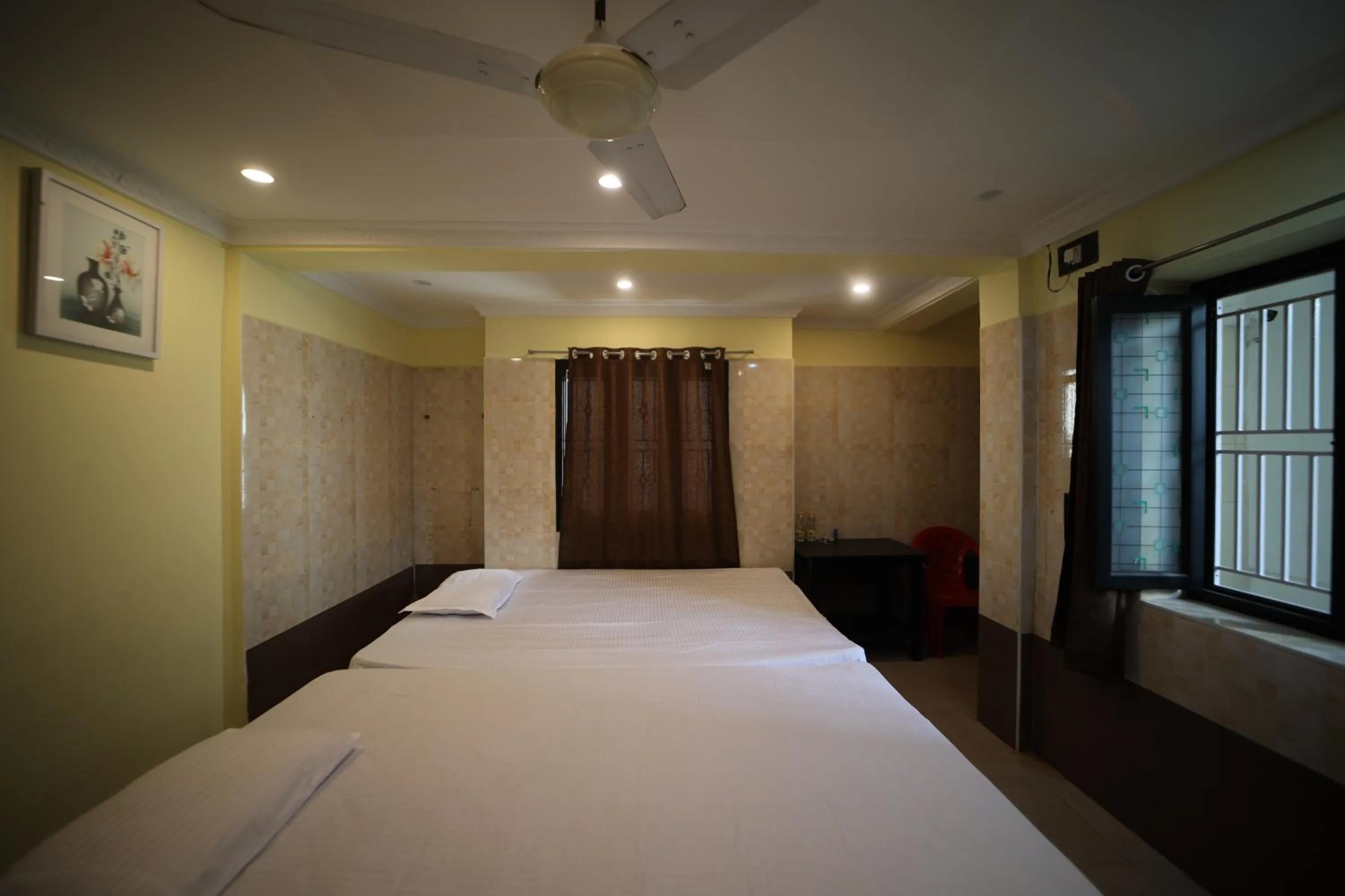 Photo of the whole room, Bed in JR Lodge